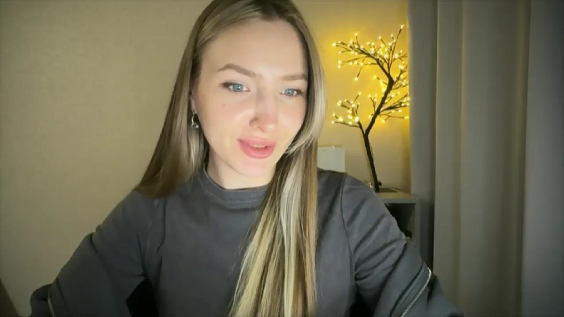 Gallery image thumbnail from My_Diana's myfreecams stream on, 04/04/2025, 22:48 image 15 of 20
