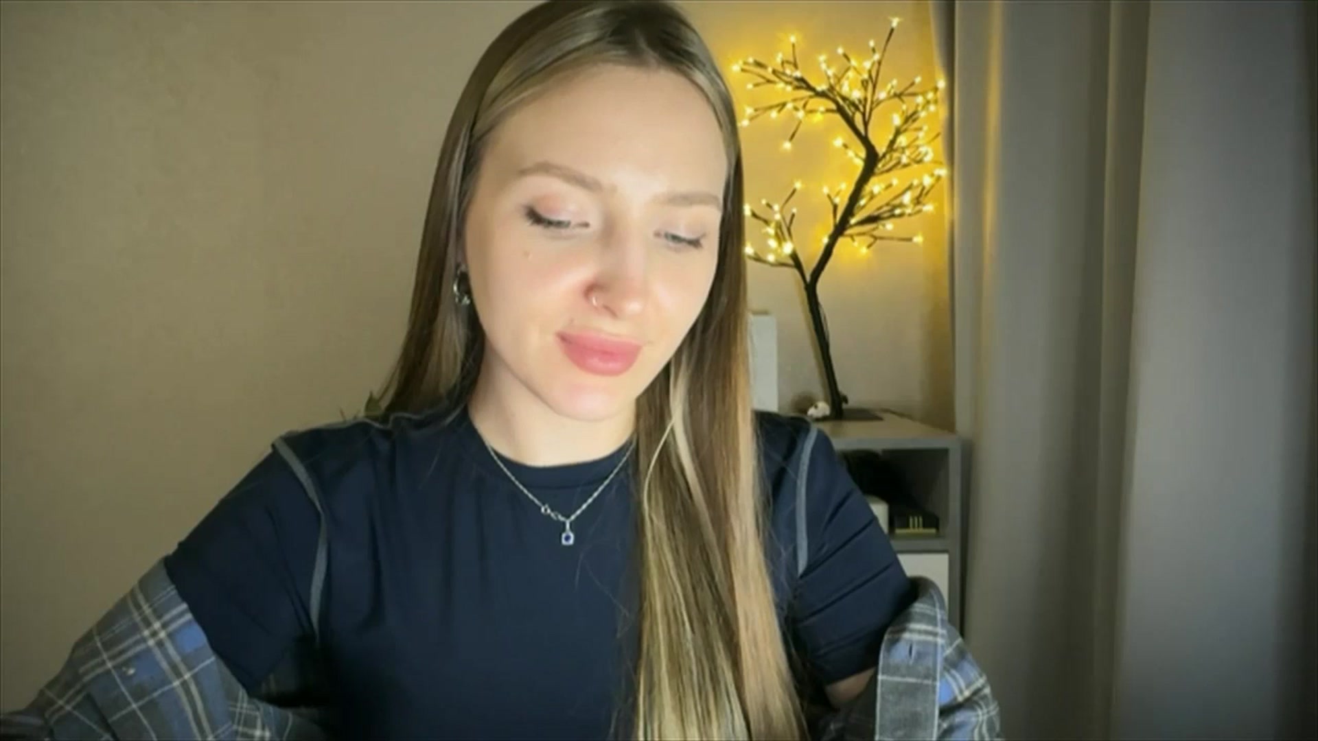 Gallery image thumbnail from My_Diana's myfreecams stream on, 04/05/2025, 22:43 image 9 of 20