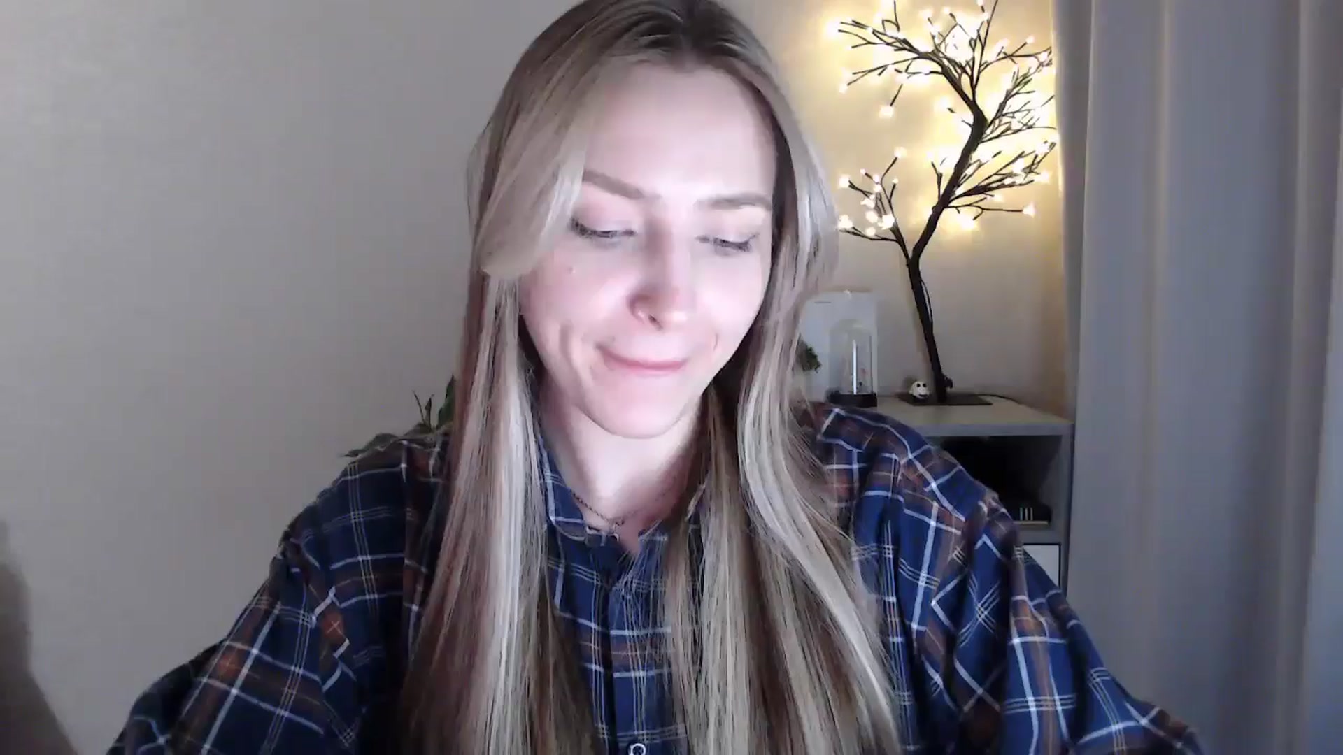Gallery image thumbnail from My_Diana's myfreecams stream on, 04/08/2025, 22:19 image 15 of 20