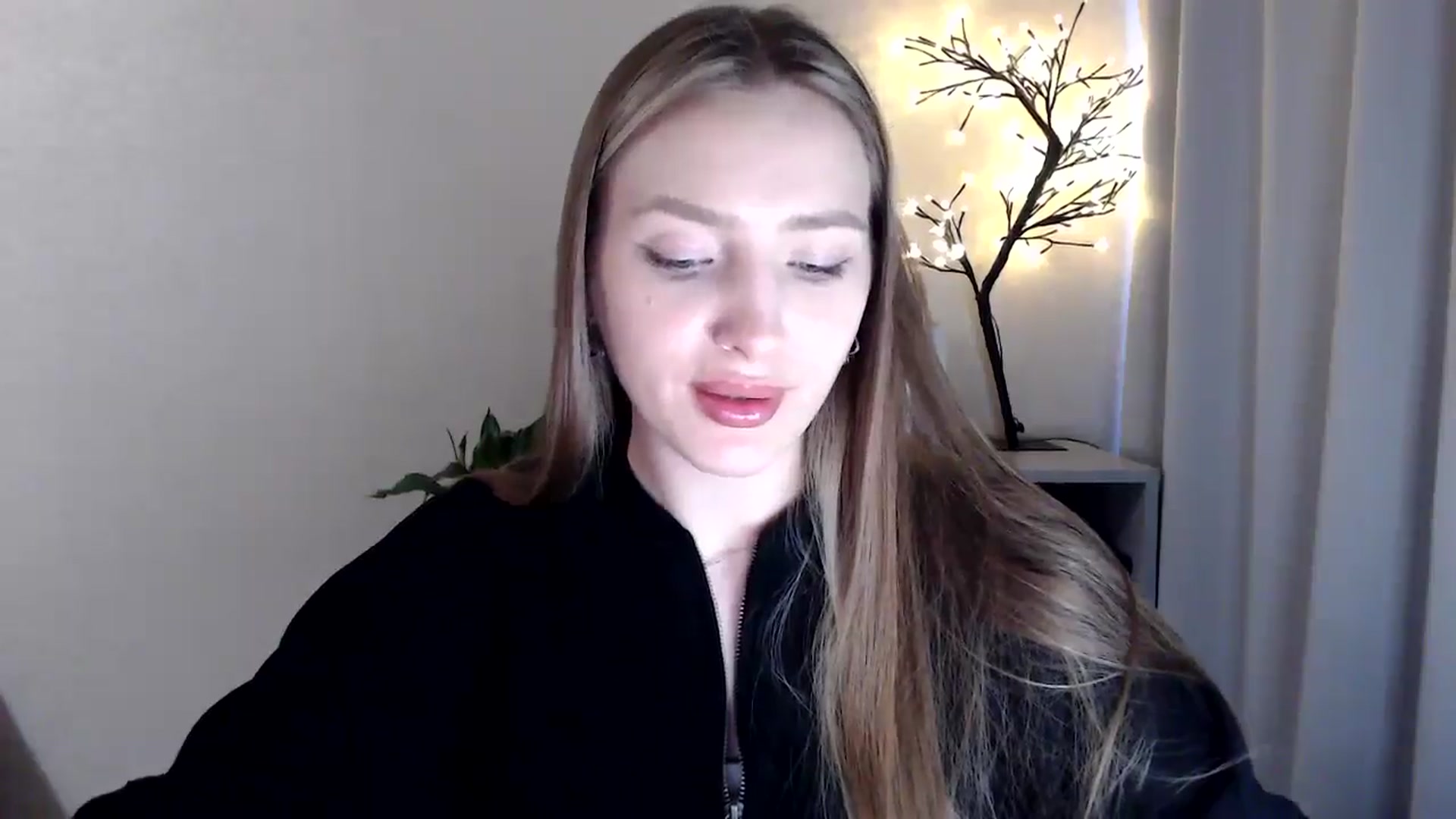 Gallery image thumbnail from My_Diana's myfreecams stream on, 04/09/2025, 16:20 image 2 of 20