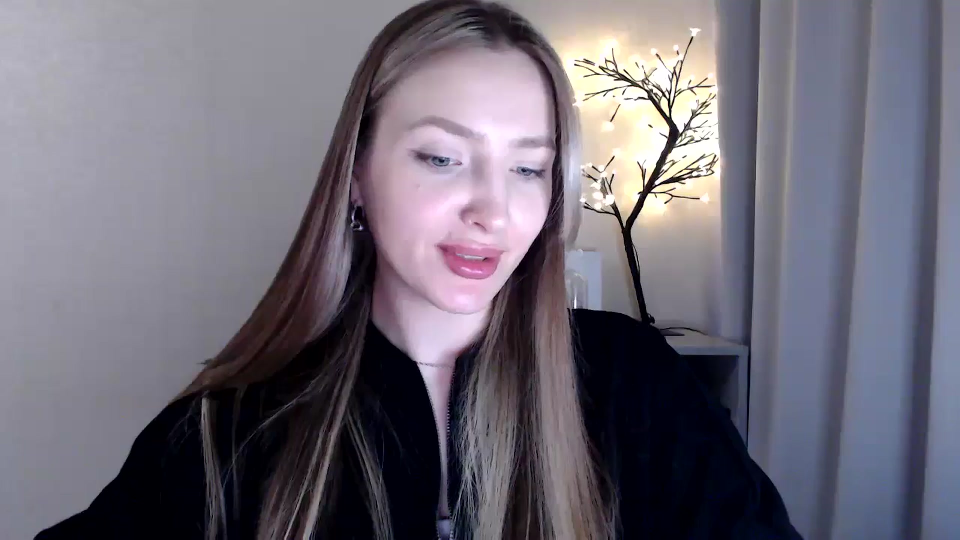 Gallery image thumbnail from My_Diana's myfreecams stream on, 04/09/2025, 16:20 image 17 of 20