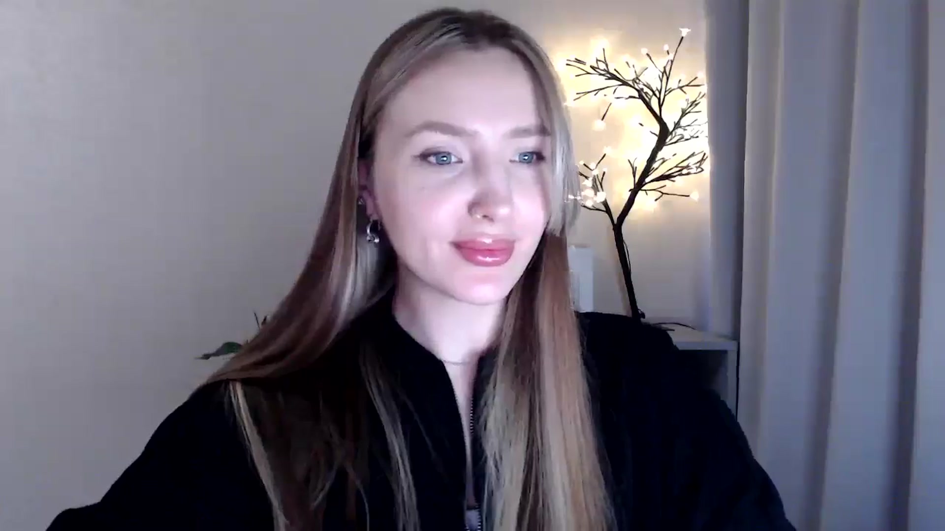Gallery image thumbnail from My_Diana's myfreecams stream on, 04/09/2025, 16:20 image 15 of 20