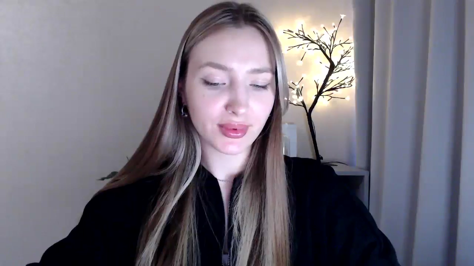 Gallery image thumbnail from My_Diana's myfreecams stream on, 04/09/2025, 16:20 image 14 of 20