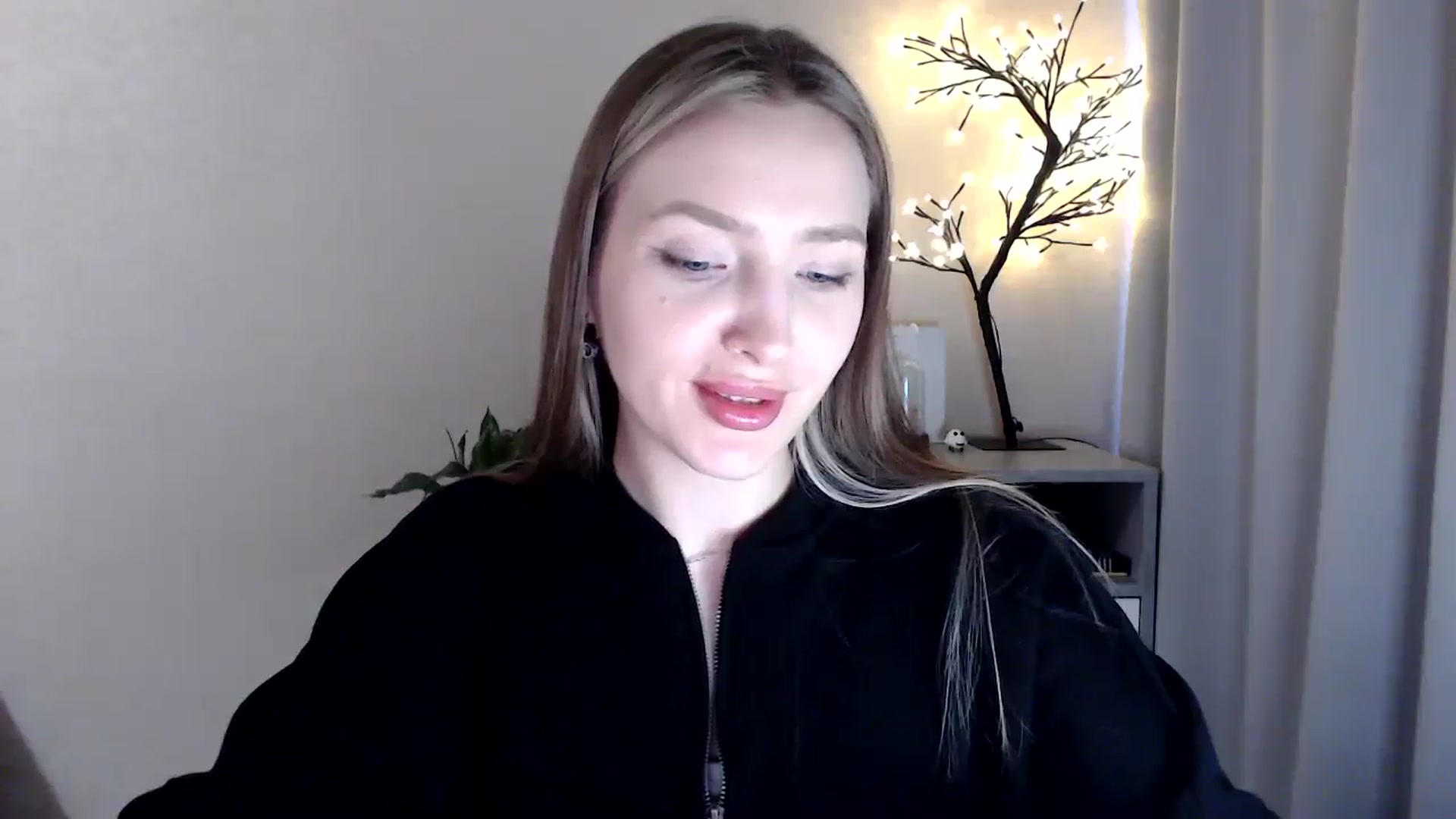 Gallery image thumbnail from My_Diana's myfreecams stream on, 04/09/2025, 16:20 image 4 of 20