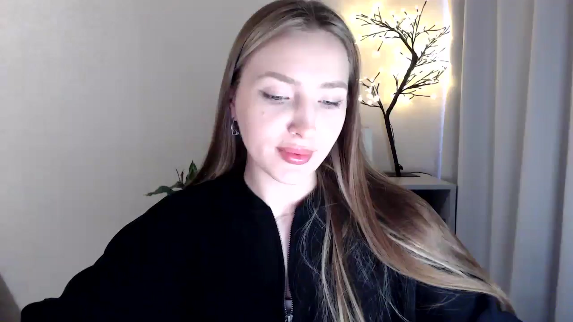Gallery image thumbnail from My_Diana's myfreecams stream on, 04/09/2025, 16:20 image 1 of 20
