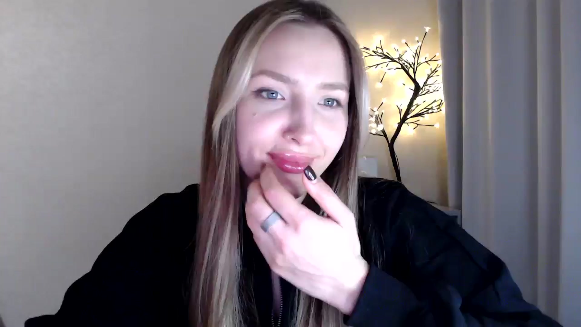 Gallery image thumbnail from My_Diana's myfreecams stream on, 04/09/2025, 22:17 image 1 of 20