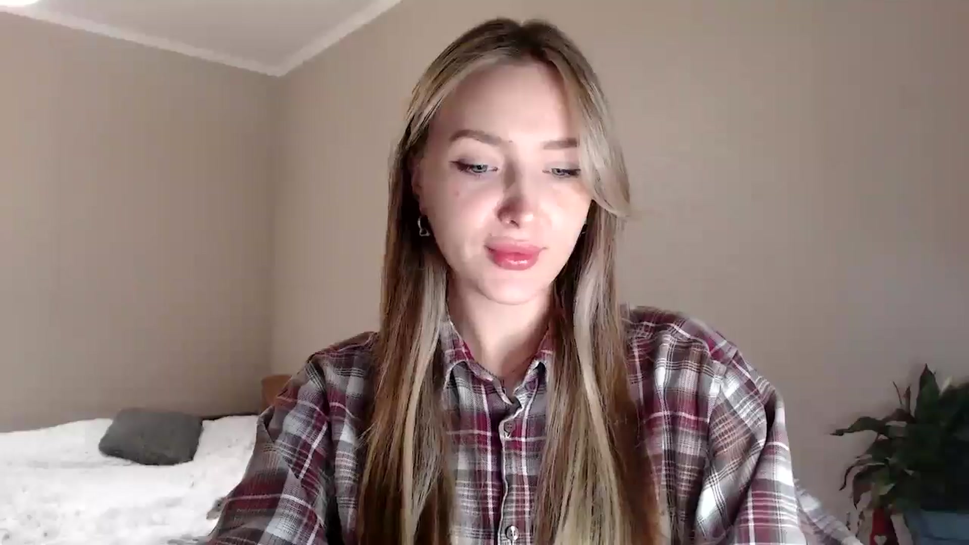 Gallery image thumbnail from My_Diana's myfreecams stream on, 04/12/2025, 16:05 image 8 of 20