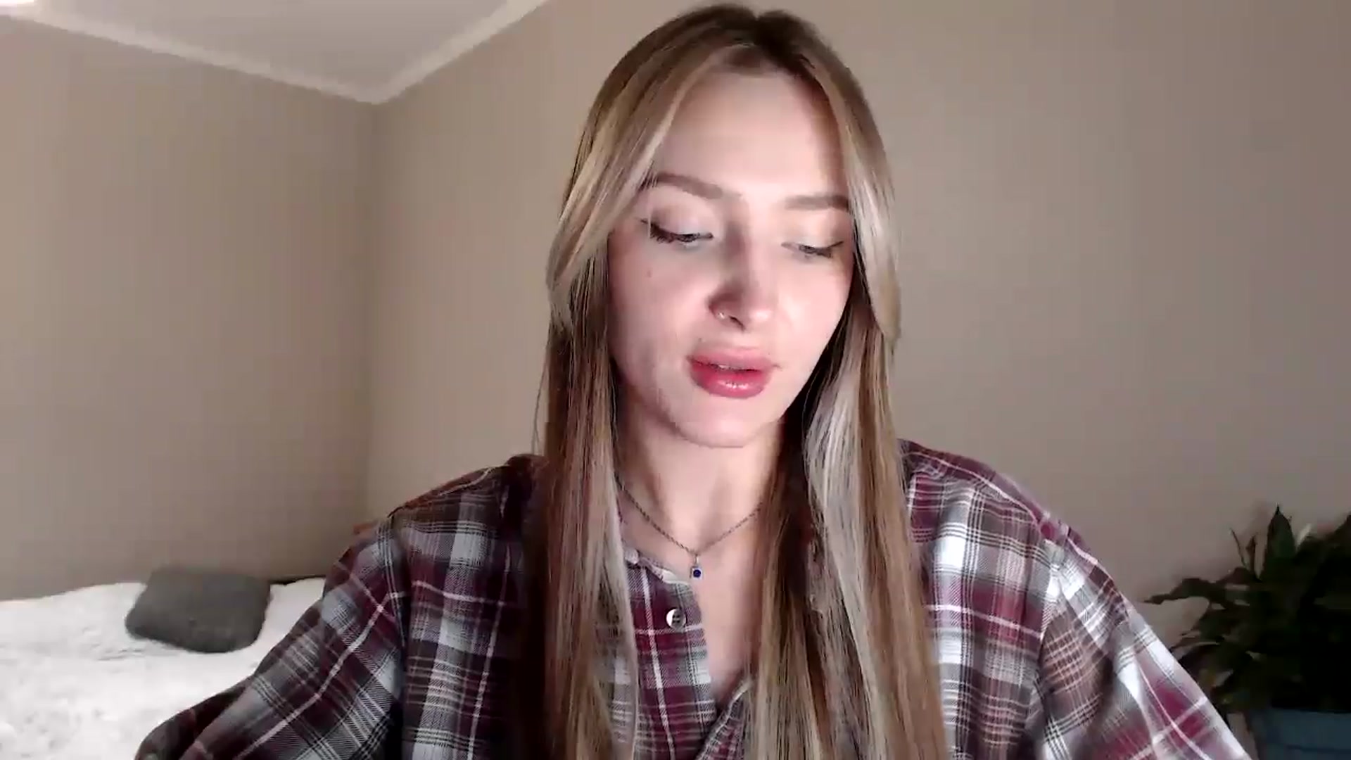 Gallery image thumbnail from My_Diana's myfreecams stream on, 04/12/2025, 16:05 image 18 of 20
