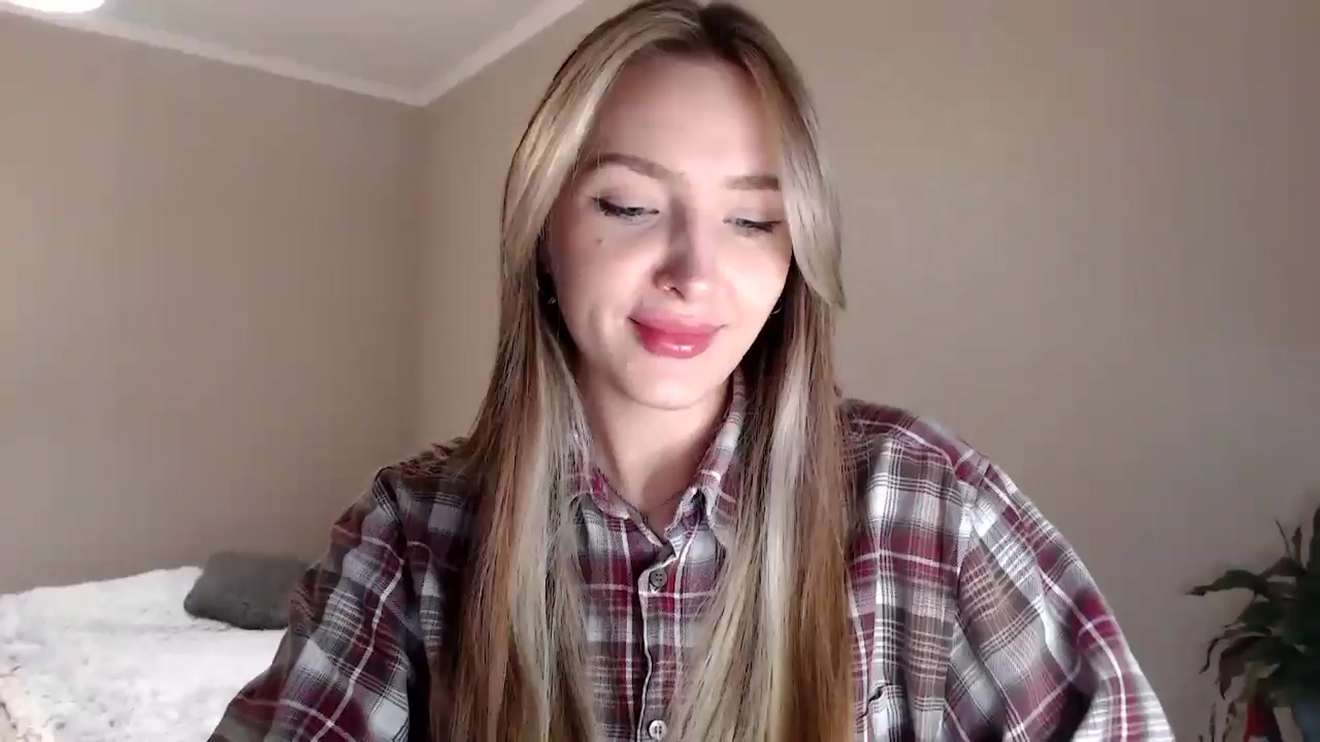 Gallery image thumbnail from My_Diana's myfreecams stream on, 04/12/2025, 16:05 image 2 of 20