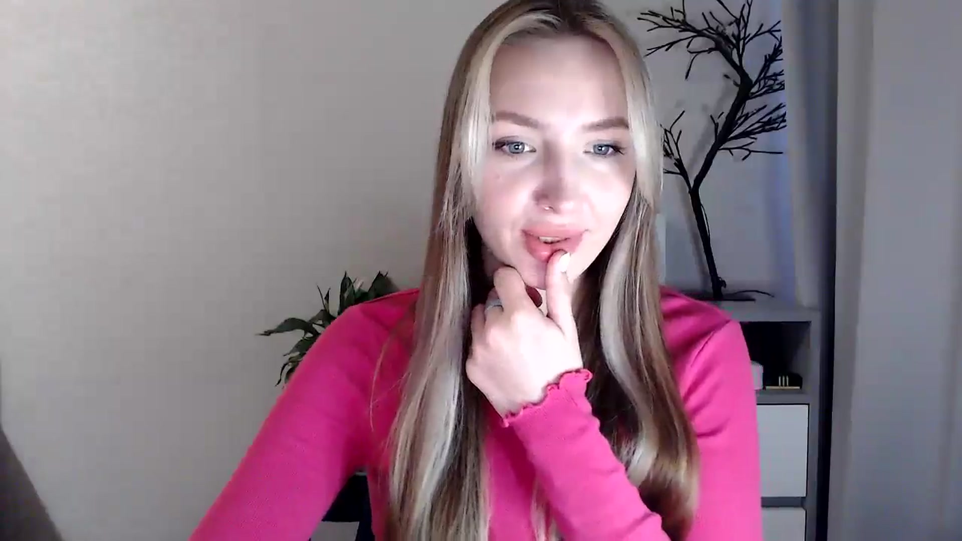 Gallery image thumbnail from My_Diana's myfreecams stream on, 04/13/2025, 16:14 image 17 of 20