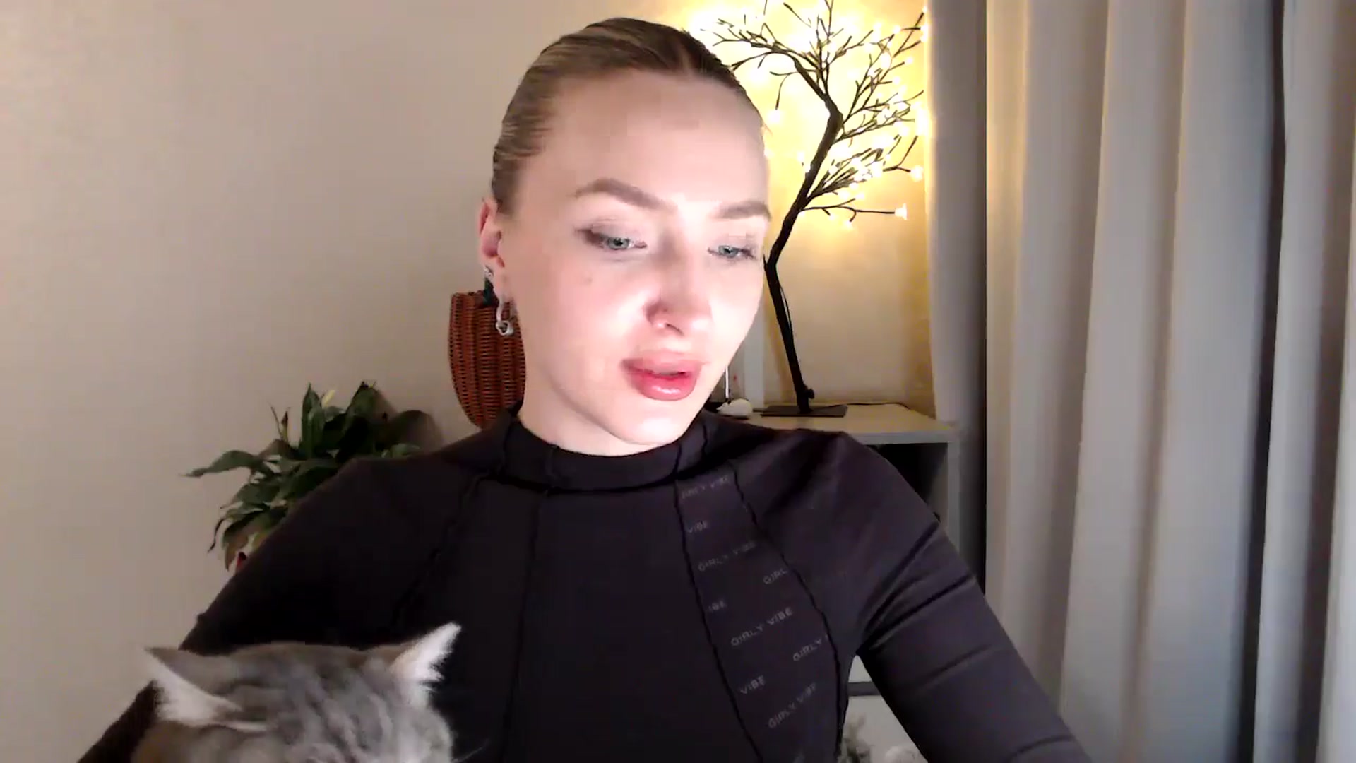 Gallery image thumbnail from My_Diana's myfreecams stream on, 04/14/2025, 21:07 image 20 of 20