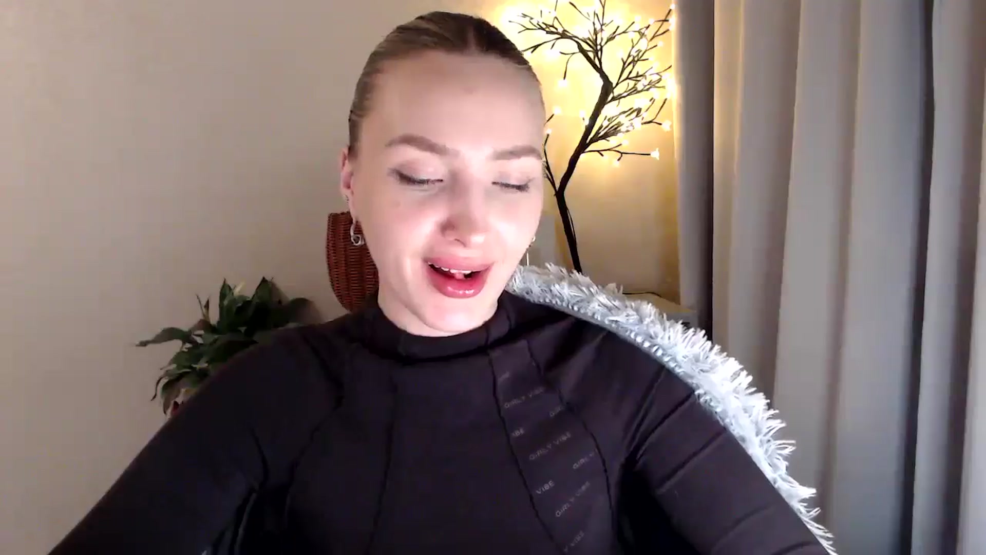 Gallery image thumbnail from My_Diana's myfreecams stream on, 04/14/2025, 21:07 image 8 of 20