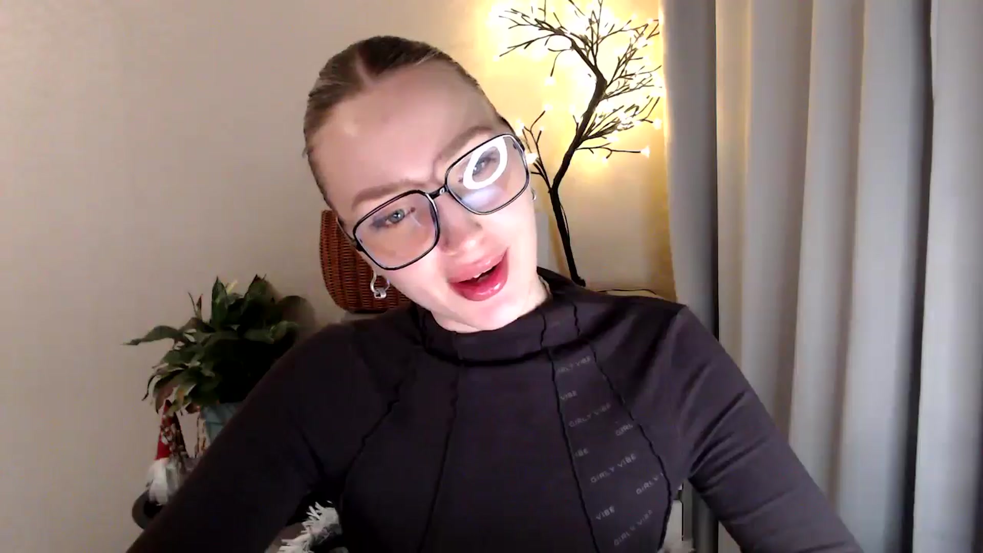 Gallery image thumbnail from My_Diana's myfreecams stream on, 04/14/2025, 21:07 image 2 of 20