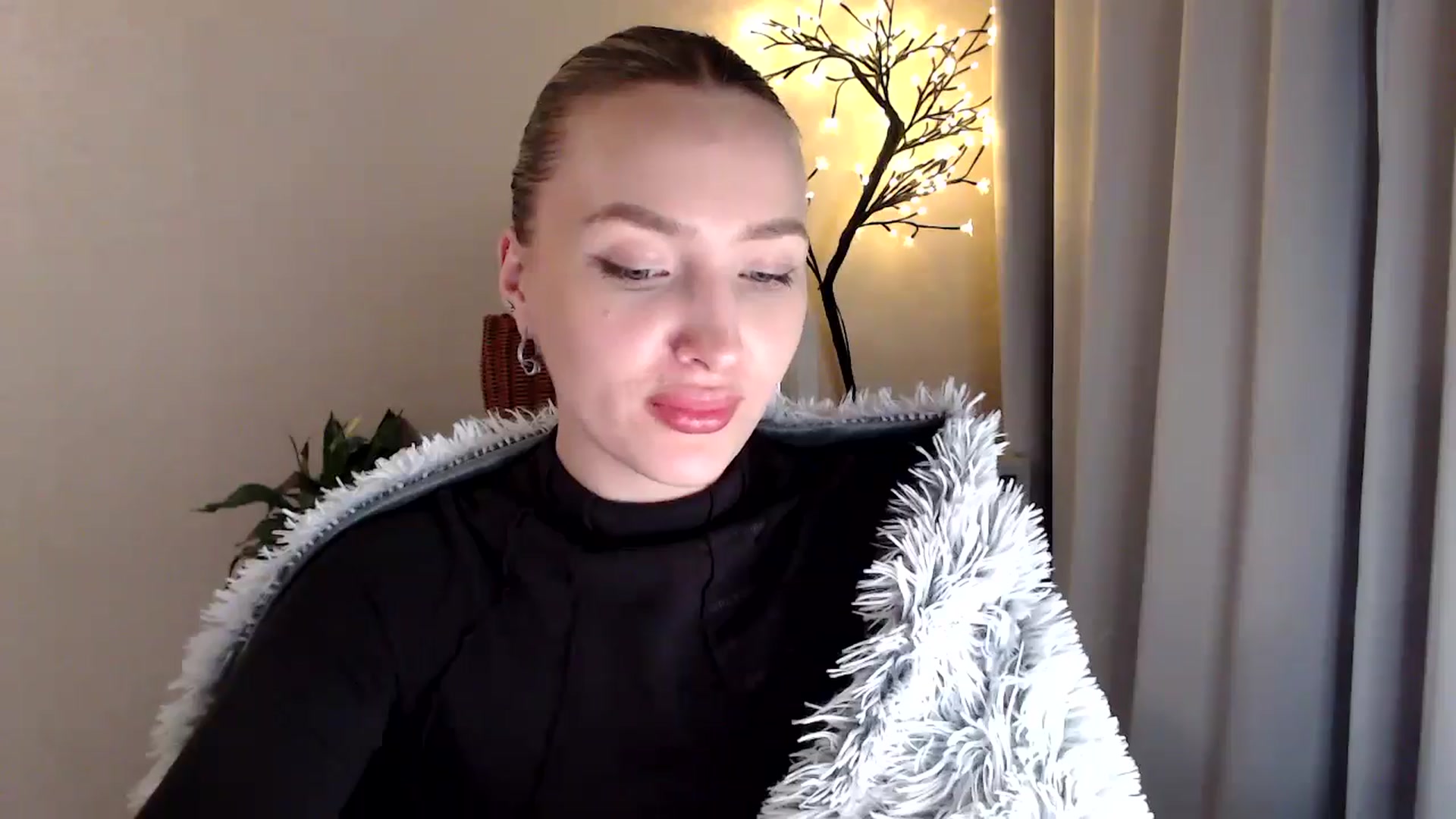 Gallery image thumbnail from My_Diana's myfreecams stream on, 04/14/2025, 21:07 image 12 of 20