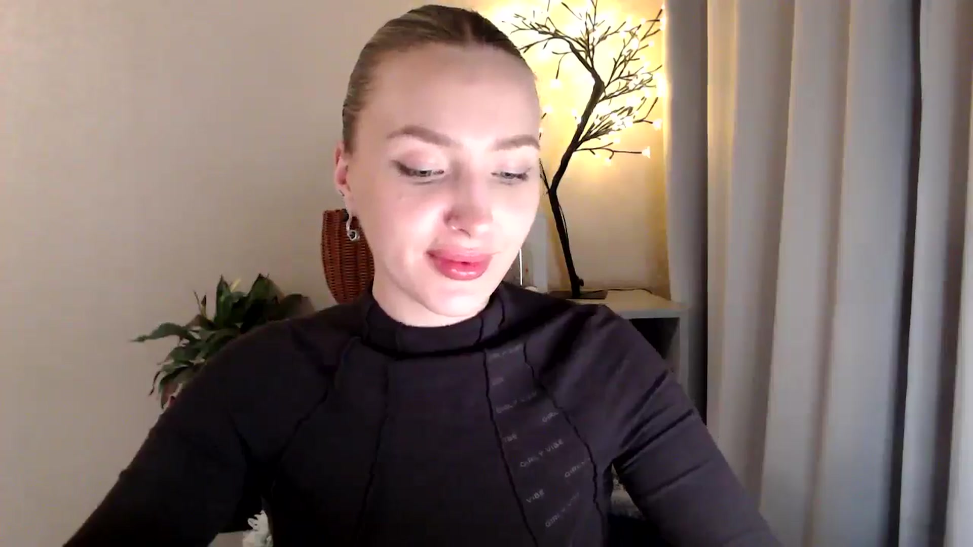 Gallery image thumbnail from My_Diana's myfreecams stream on, 04/14/2025, 21:07 image 19 of 20