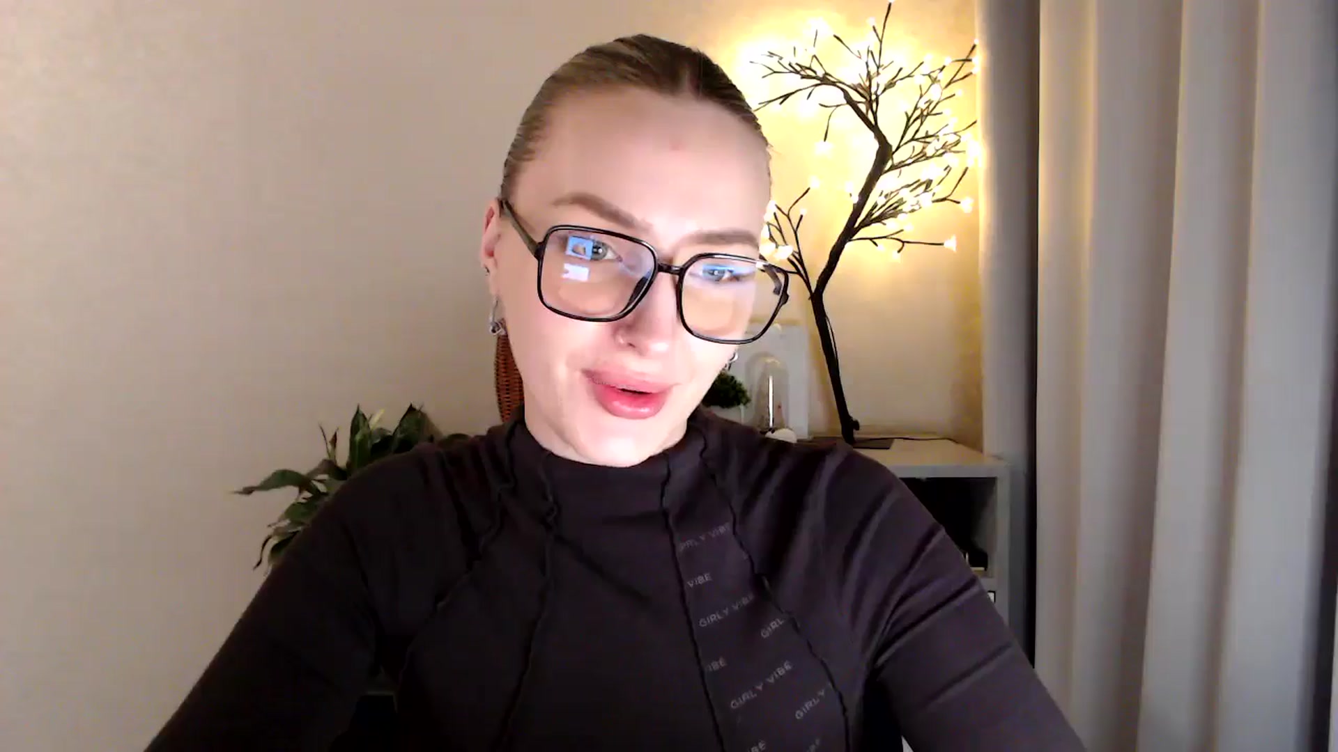Gallery image thumbnail from My_Diana's myfreecams stream on, 04/14/2025, 22:13 image 11 of 20