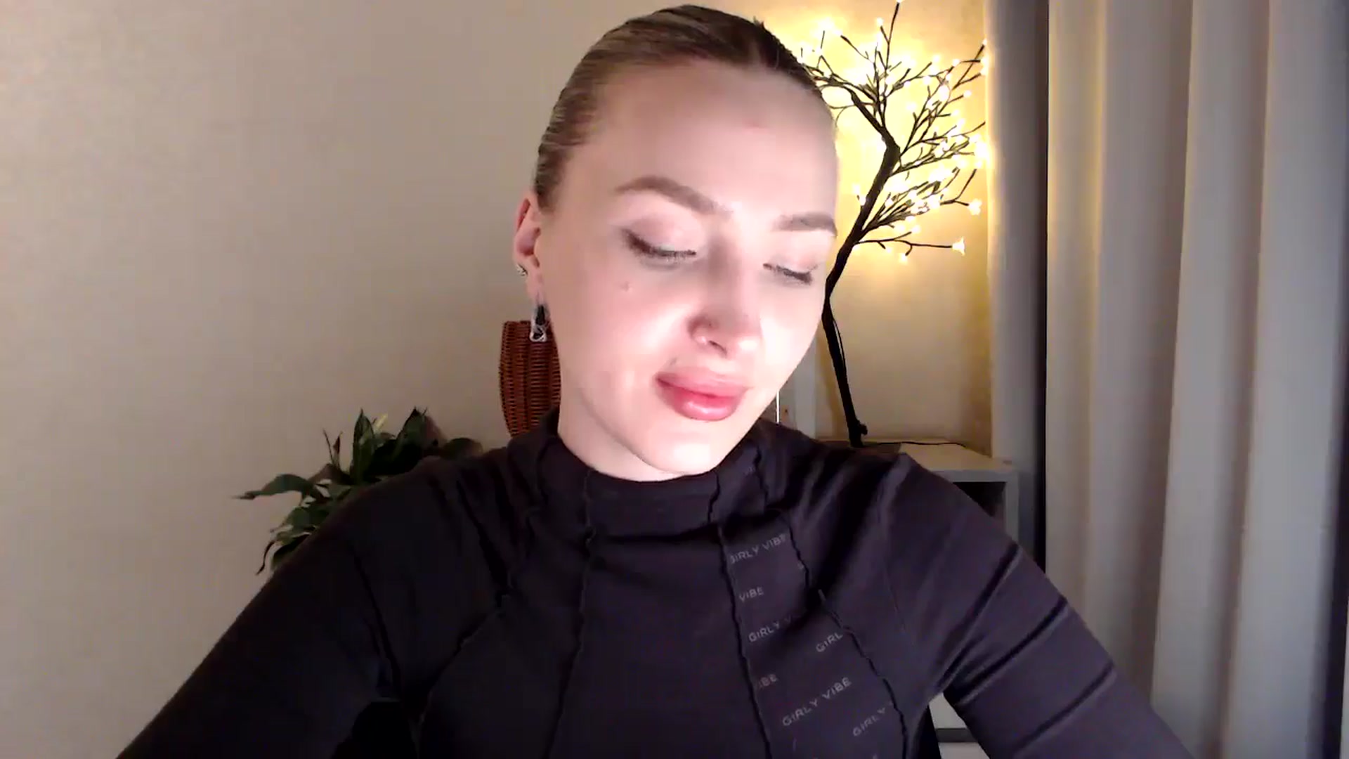 Gallery image thumbnail from My_Diana's myfreecams stream on, 04/14/2025, 22:13 image 2 of 20