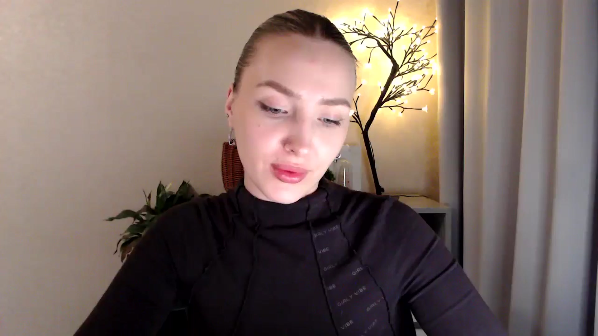 Gallery image thumbnail from My_Diana's myfreecams stream on, 04/14/2025, 22:13 image 5 of 20