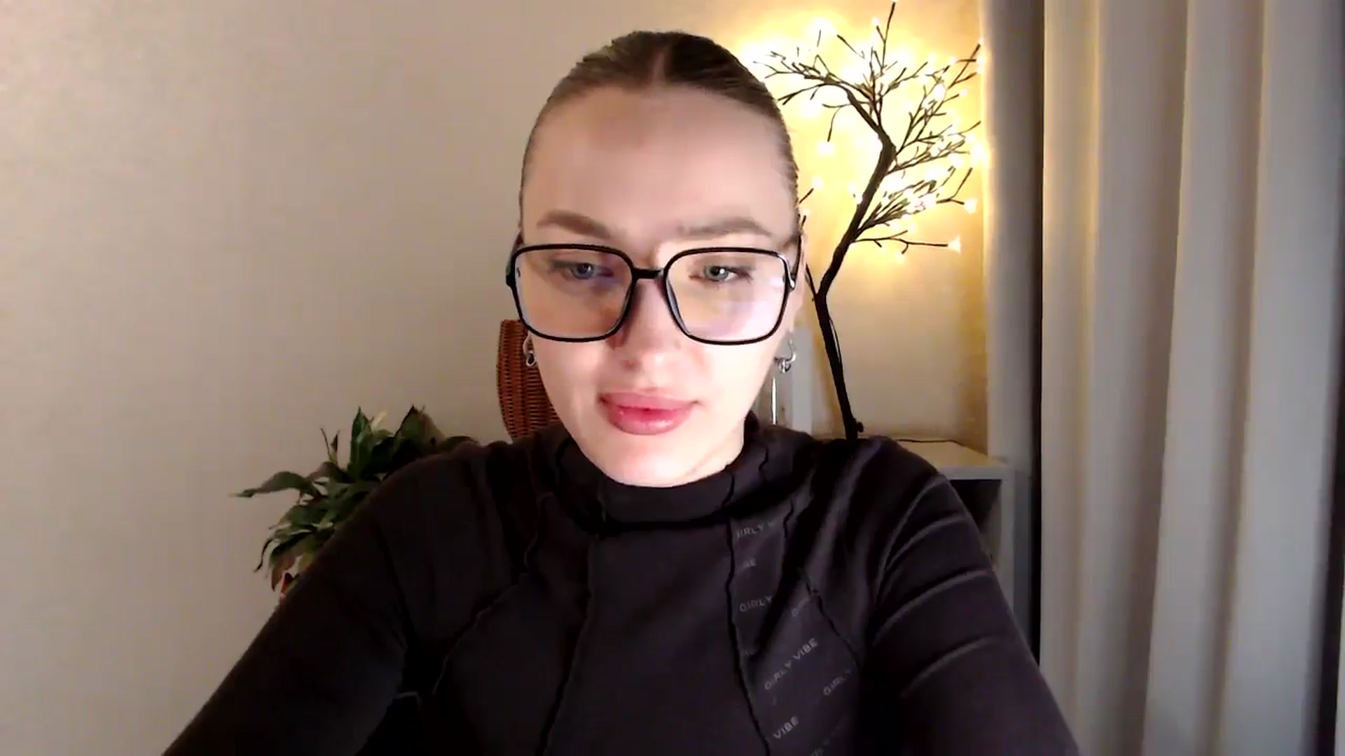 Gallery image thumbnail from My_Diana's myfreecams stream on, 04/14/2025, 22:13 image 10 of 20