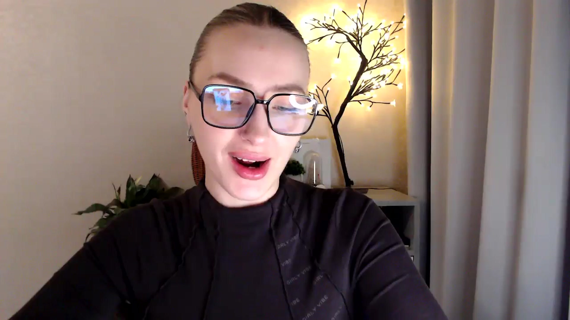 Gallery image thumbnail from My_Diana's myfreecams stream on, 04/14/2025, 22:13 image 14 of 20