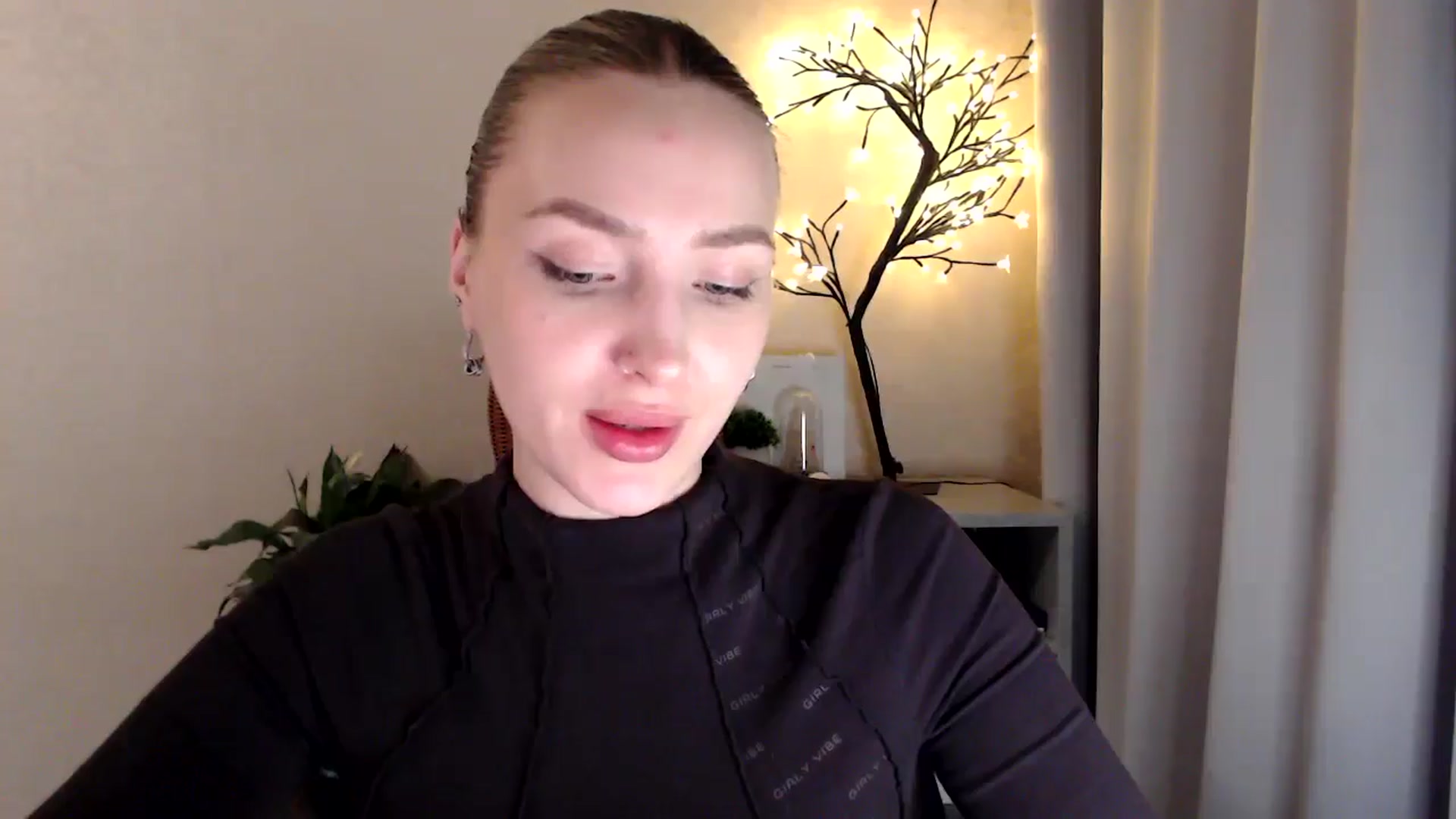Gallery image thumbnail from My_Diana's myfreecams stream on, 04/14/2025, 22:13 image 19 of 20