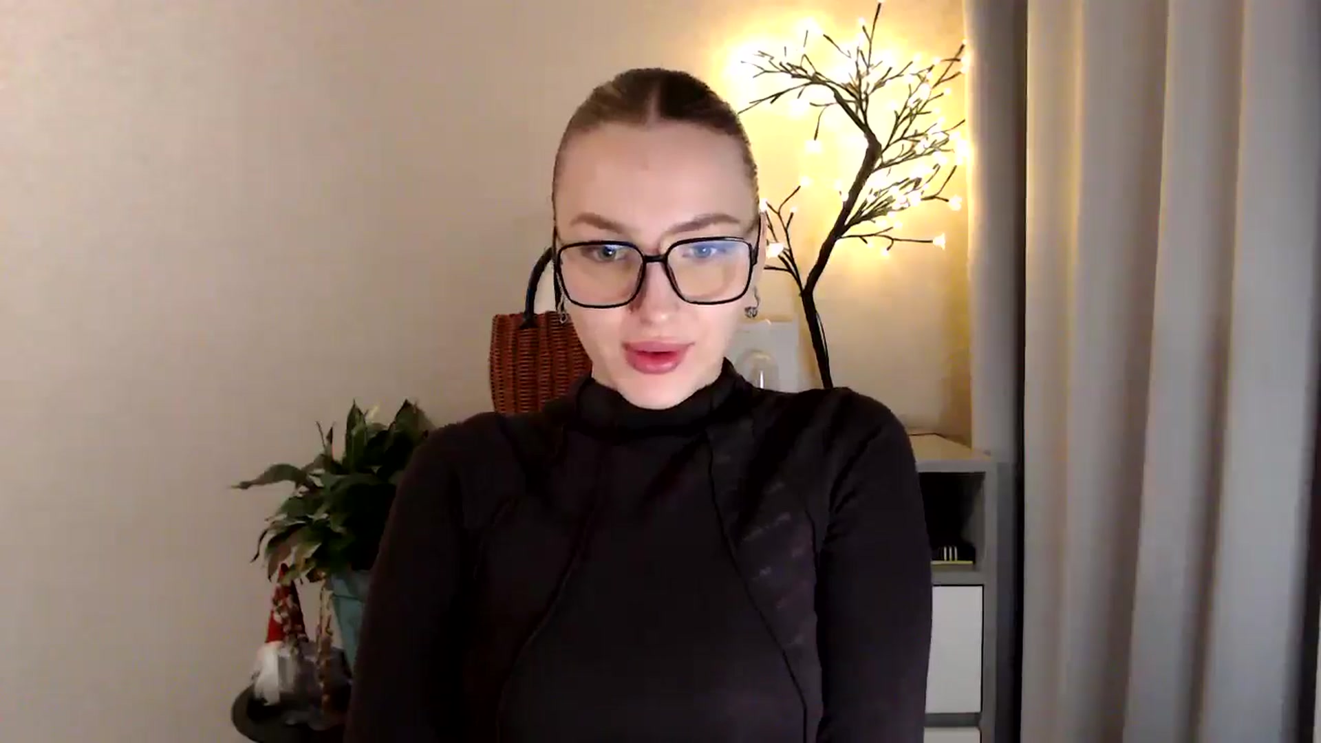 Gallery image thumbnail from My_Diana's myfreecams stream on, 04/14/2025, 22:13 image 8 of 20