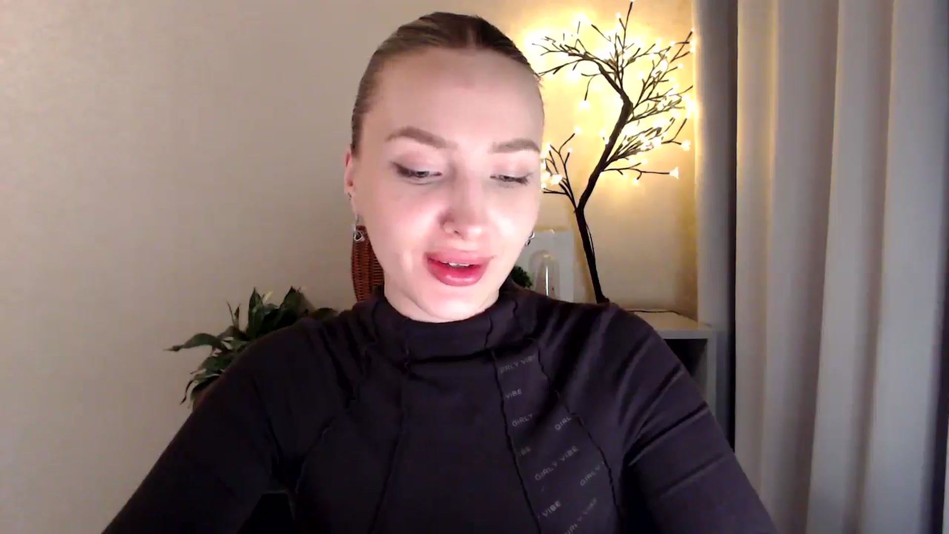 Gallery image thumbnail from My_Diana's myfreecams stream on, 04/14/2025, 22:13 image 6 of 20