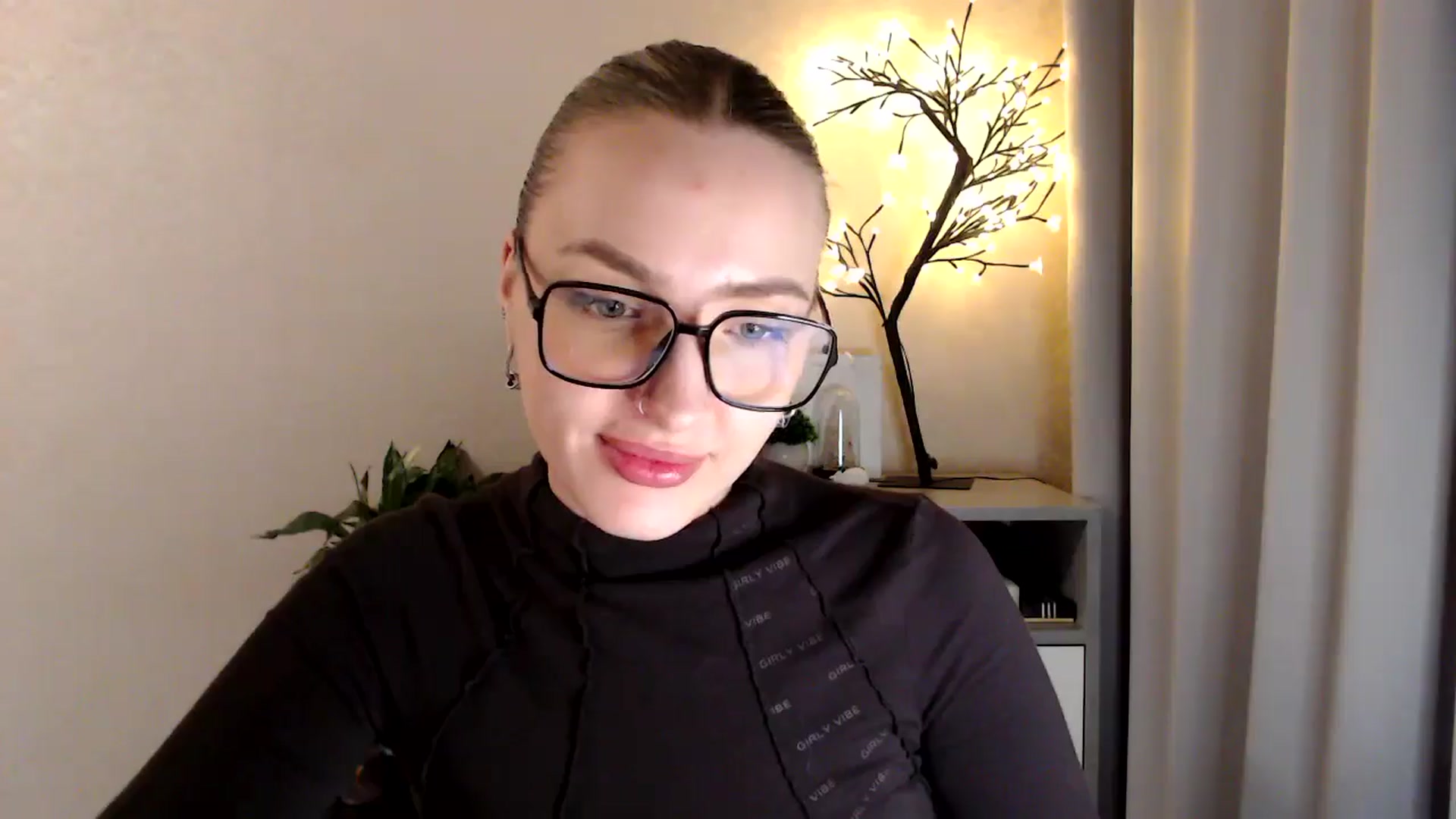 Gallery image thumbnail from My_Diana's myfreecams stream on, 04/14/2025, 22:13 image 9 of 20