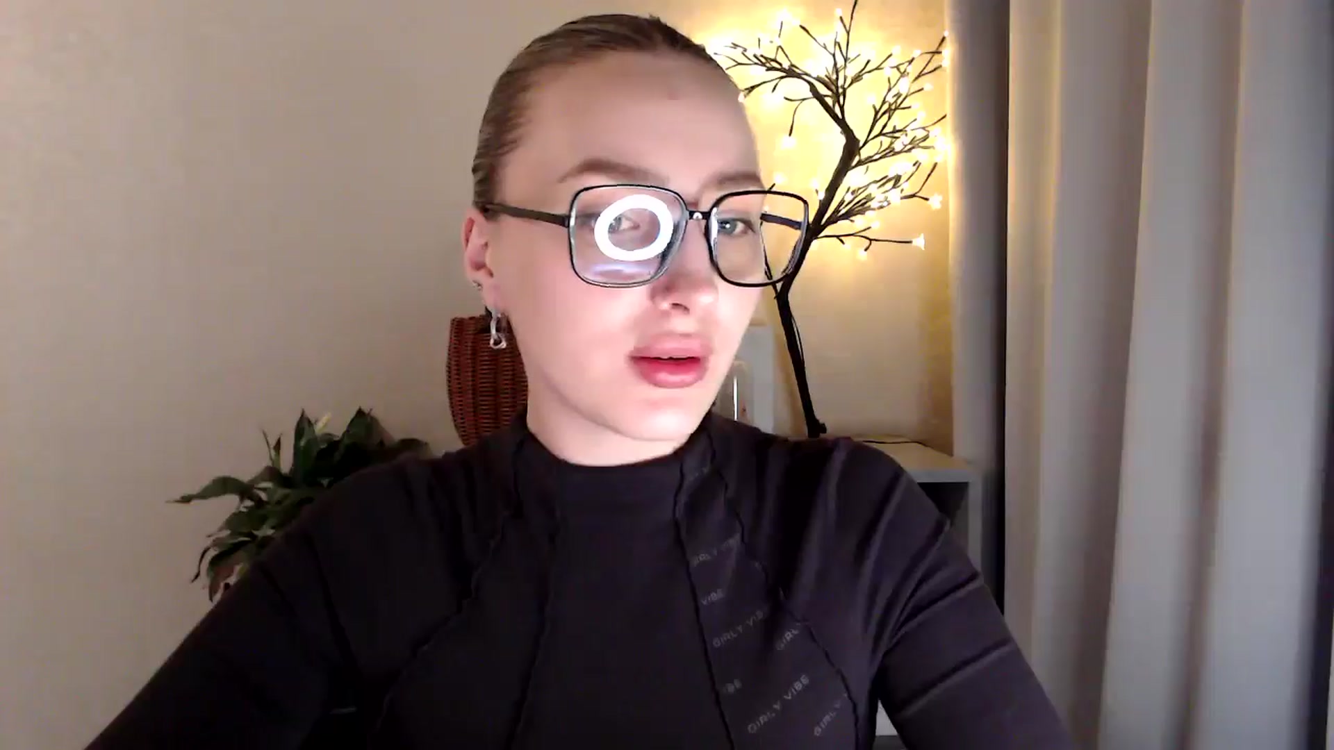 Gallery image thumbnail from My_Diana's myfreecams stream on, 04/14/2025, 22:13 image 18 of 20