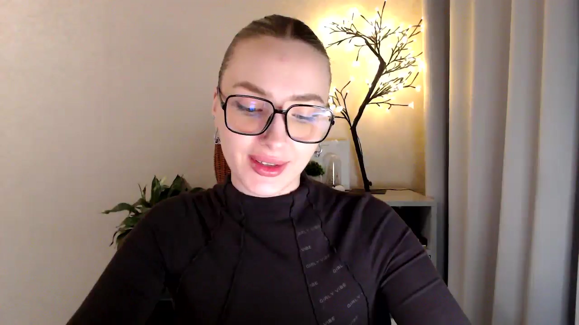 Gallery image thumbnail from My_Diana's myfreecams stream on, 04/14/2025, 22:13 image 12 of 20