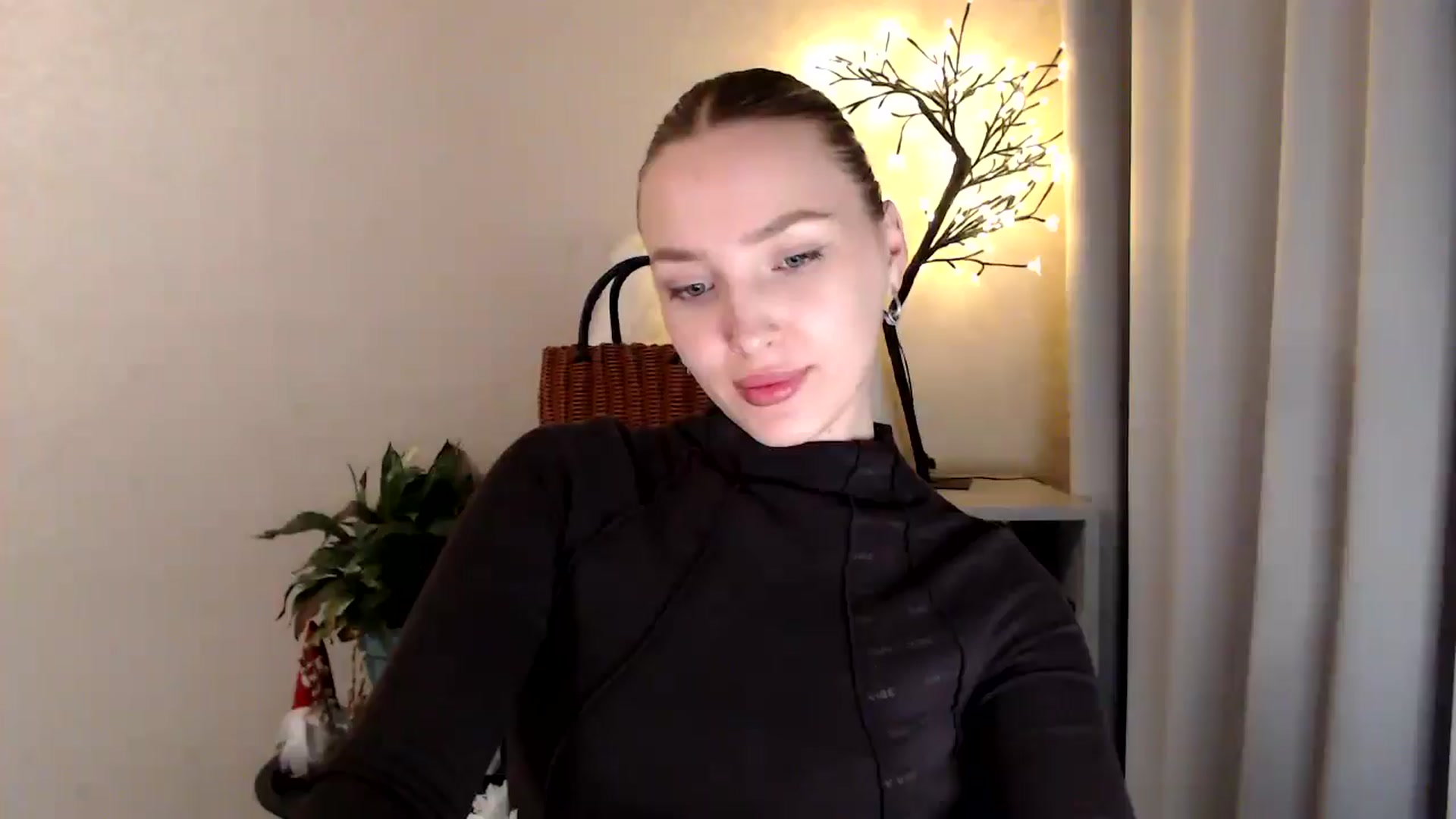 Gallery image thumbnail from My_Diana's myfreecams stream on, 04/14/2025, 22:13 image 3 of 20