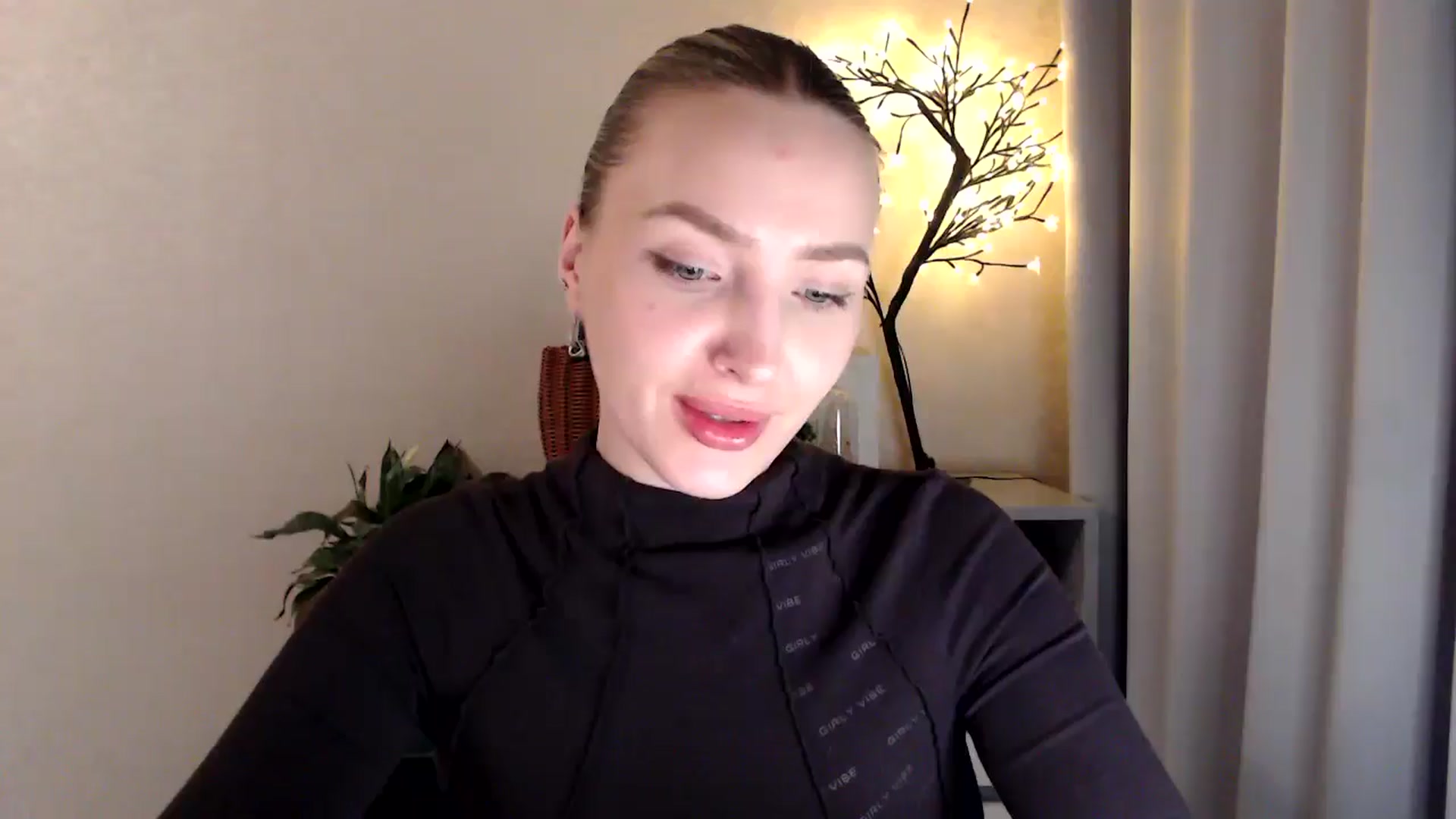 Gallery image thumbnail from My_Diana's myfreecams stream on, 04/14/2025, 22:13 image 7 of 20
