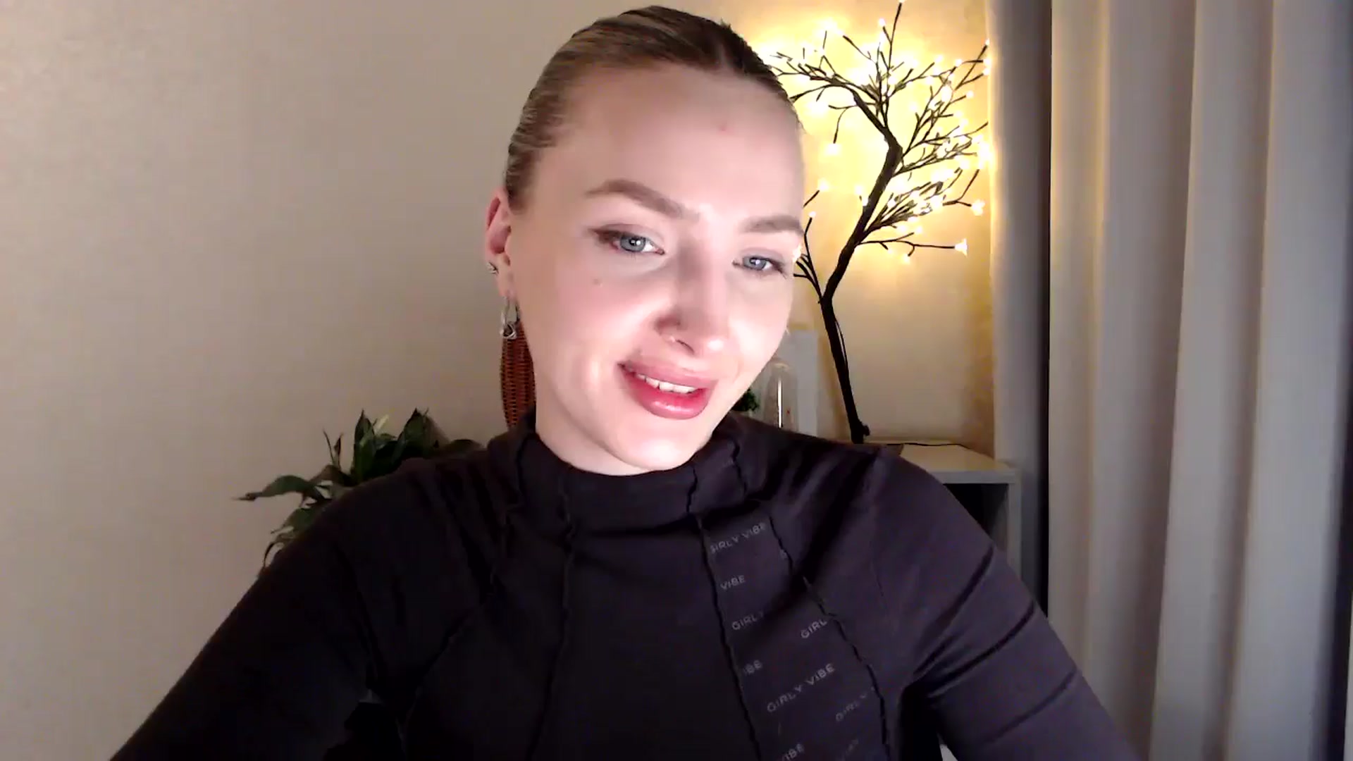 Gallery image thumbnail from My_Diana's myfreecams stream on, 04/14/2025, 22:13 image 1 of 20