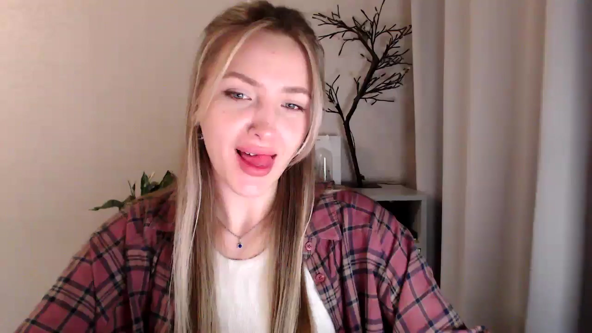 Gallery image thumbnail from My_Diana's myfreecams stream on, 04/15/2025, 21:26 image 9 of 20