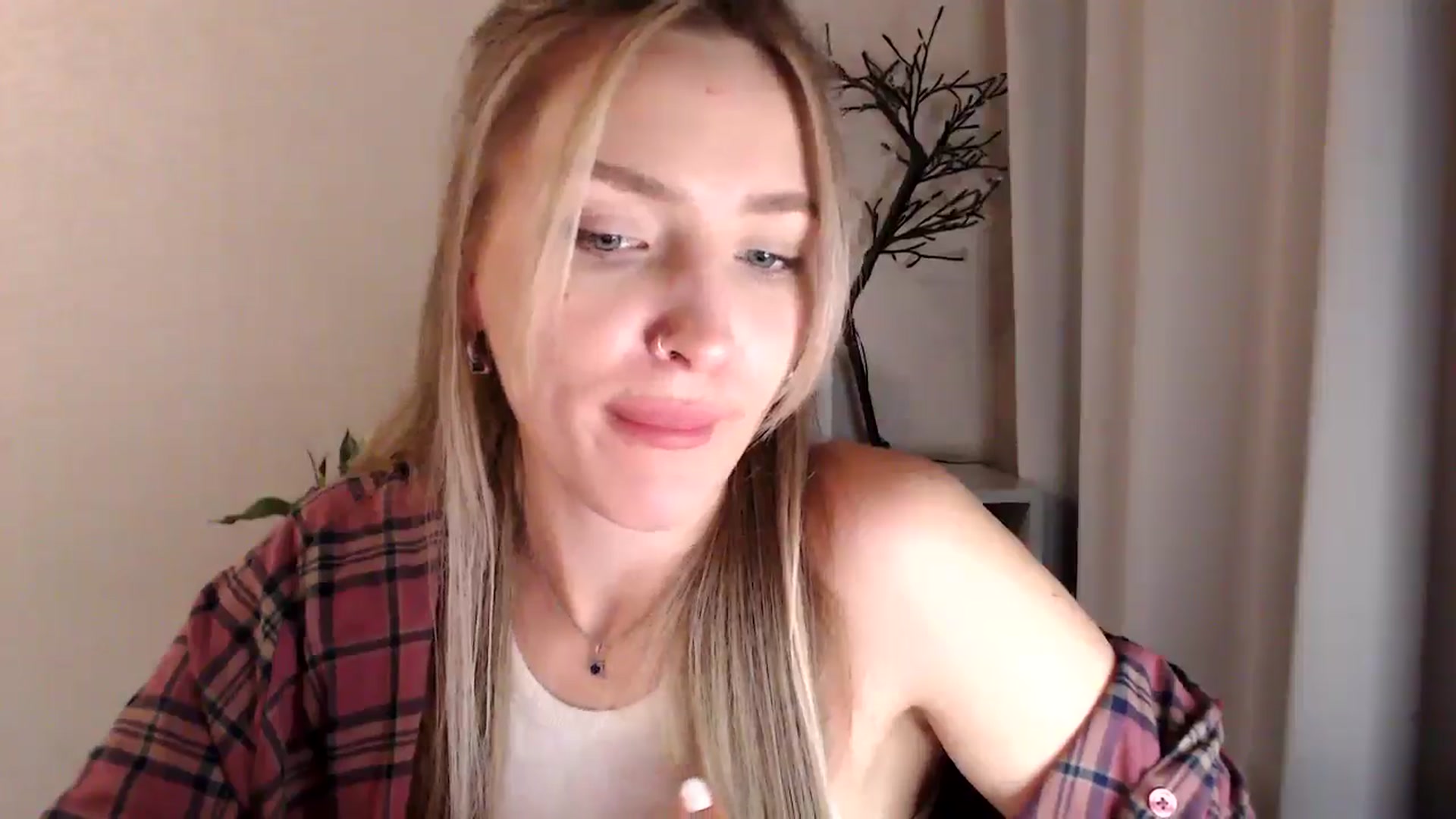 Gallery image thumbnail from My_Diana's myfreecams stream on, 04/15/2025, 21:26 image 15 of 20