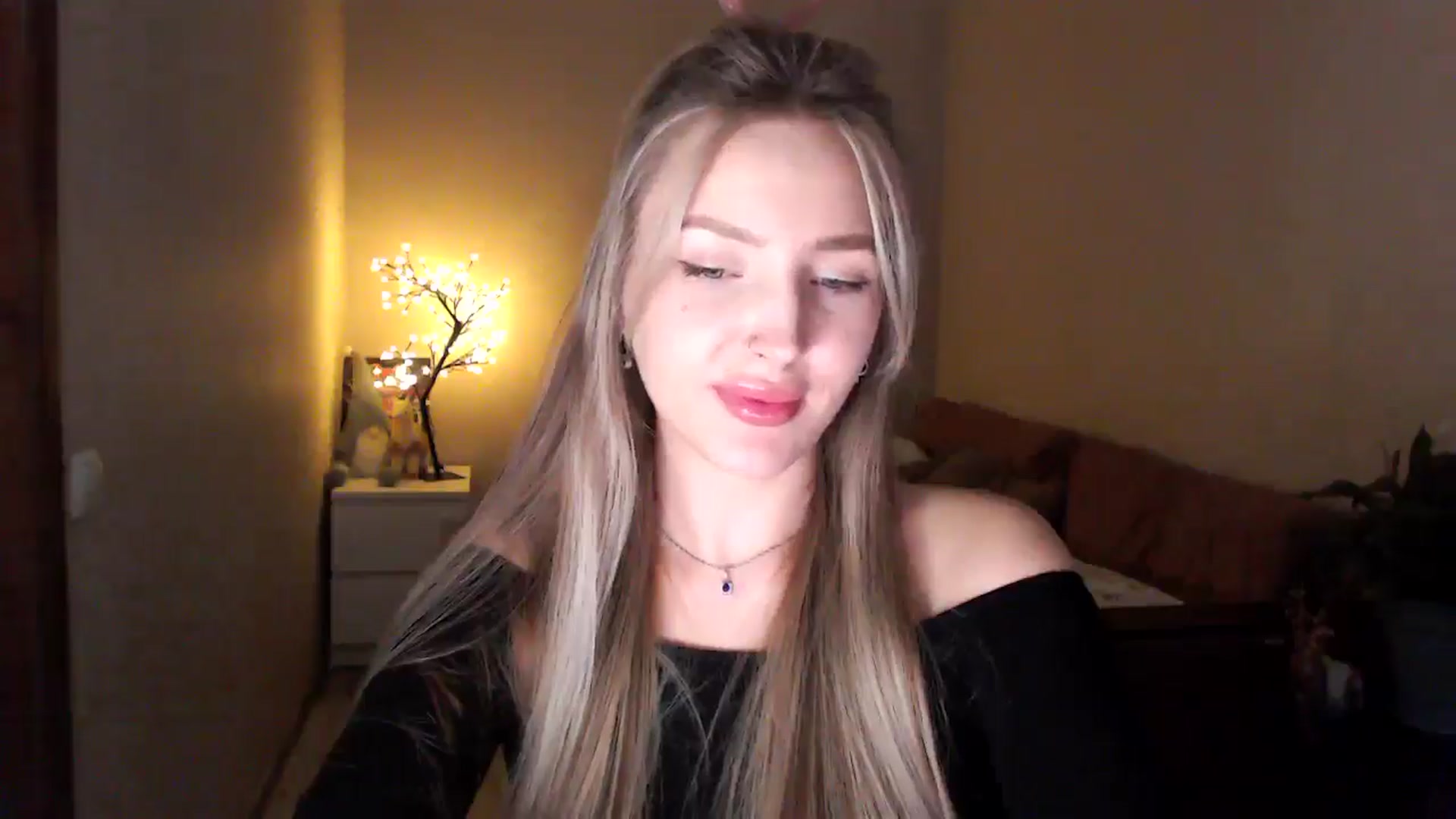Gallery image thumbnail from My_Diana's myfreecams stream on, 04/16/2025, 21:37 image 7 of 20