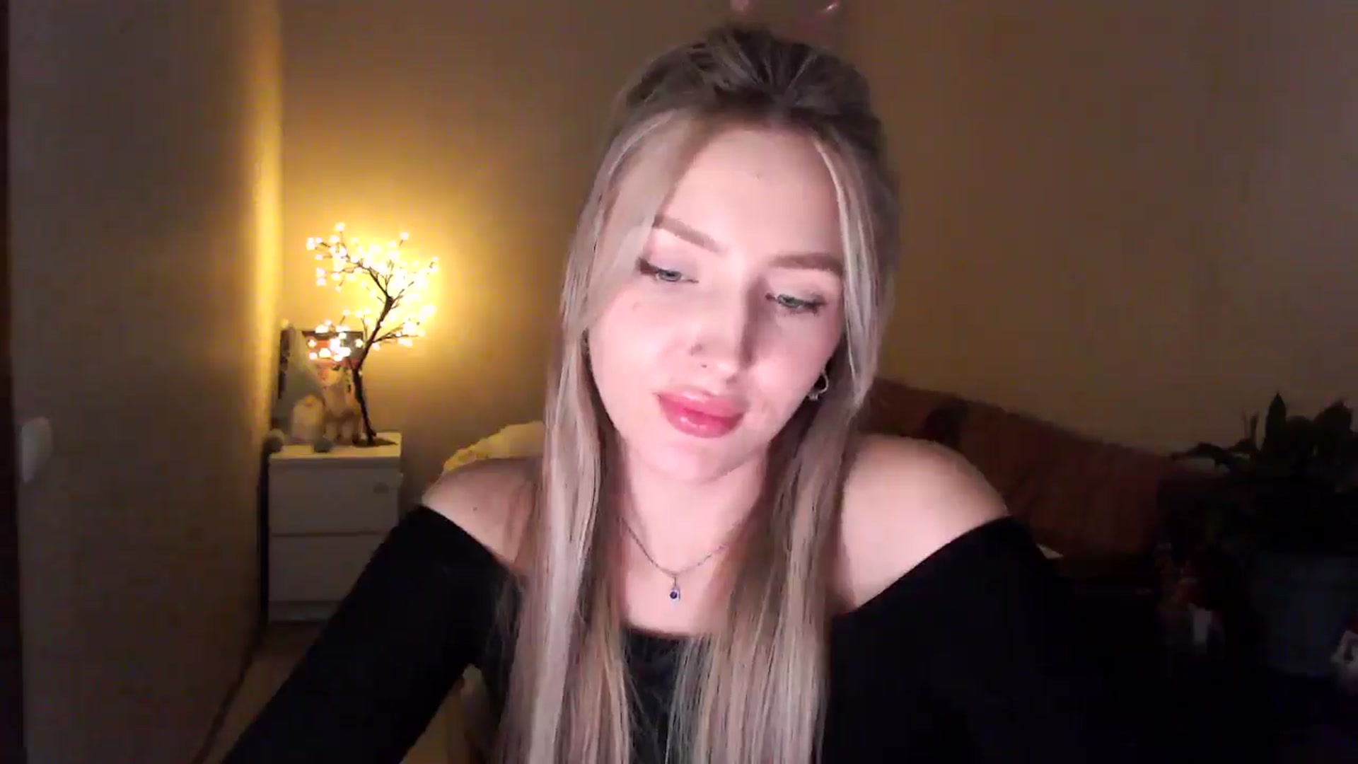 Gallery image thumbnail from My_Diana's myfreecams stream on, 04/16/2025, 21:37 image 13 of 20