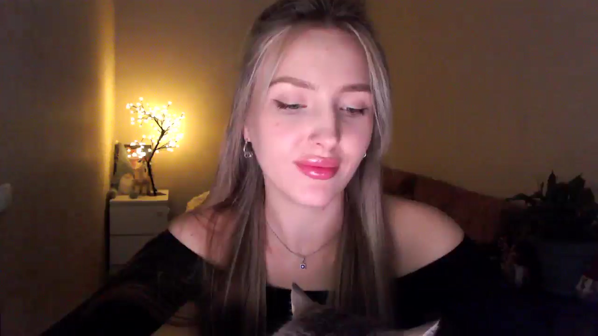 Gallery image thumbnail from My_Diana's myfreecams stream on, 04/16/2025, 21:37 image 17 of 20