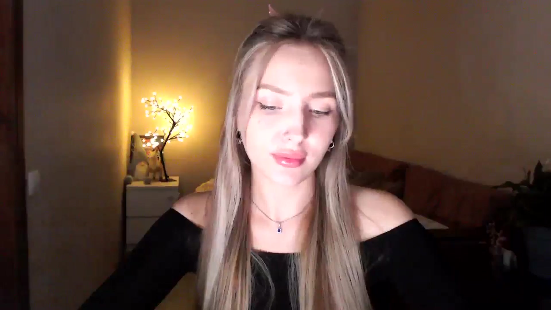 Gallery image thumbnail from My_Diana's myfreecams stream on, 04/16/2025, 21:37 image 4 of 20
