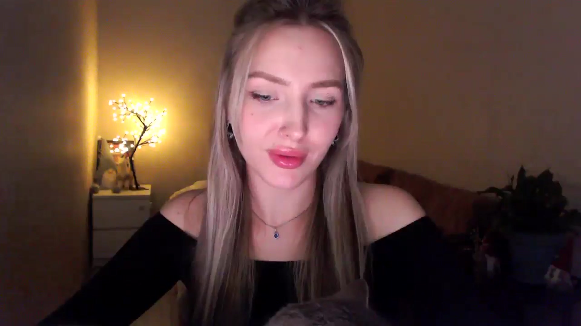 Gallery image thumbnail from My_Diana's myfreecams stream on, 04/16/2025, 21:37 image 20 of 20