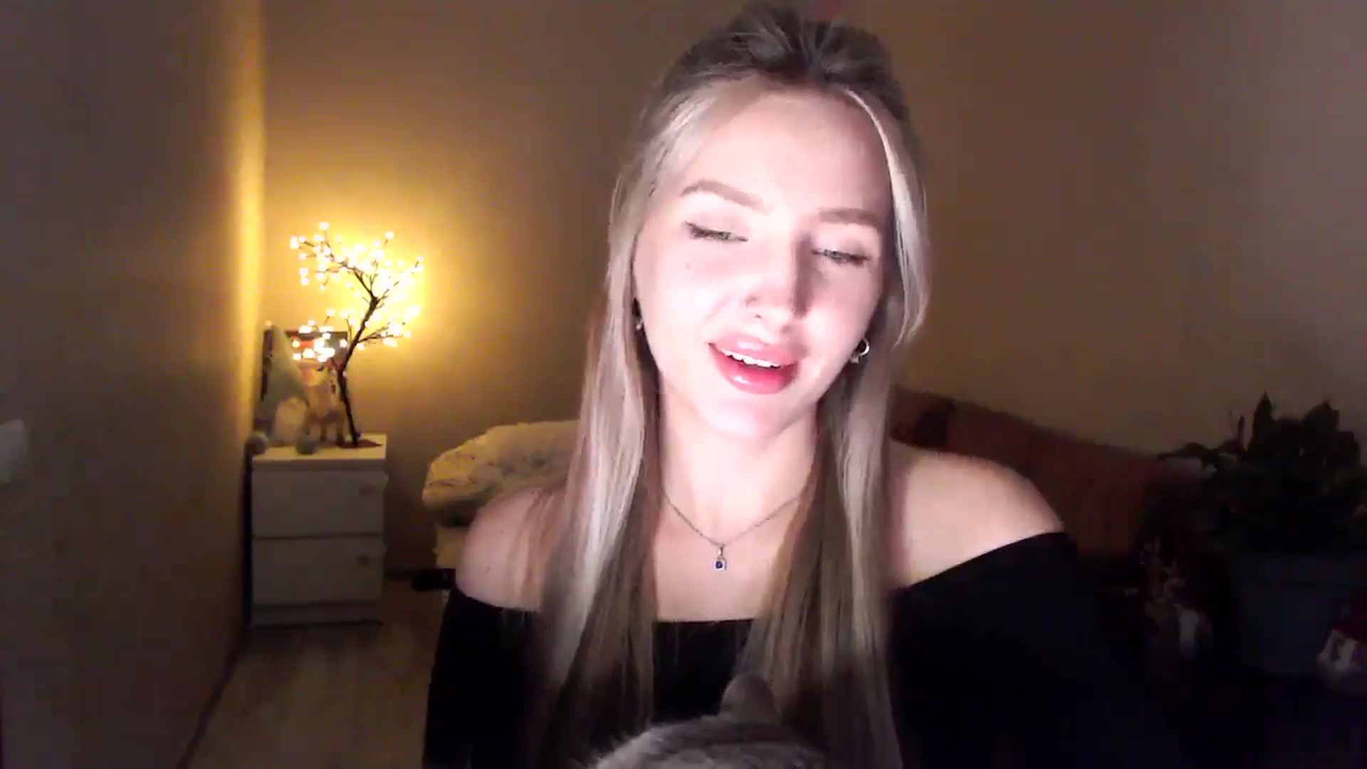 Gallery image thumbnail from My_Diana's myfreecams stream on, 04/16/2025, 21:37 image 16 of 20