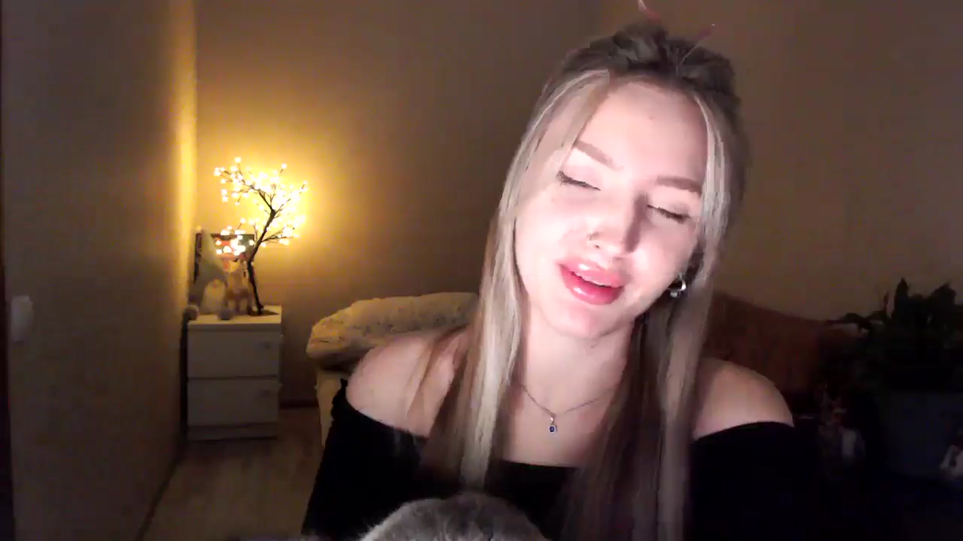 Gallery image thumbnail from My_Diana's myfreecams stream on, 04/16/2025, 21:37 image 15 of 20