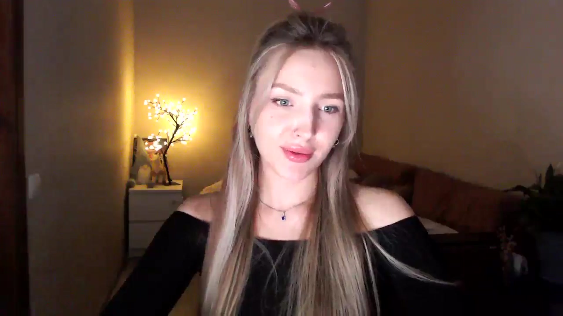 Gallery image thumbnail from My_Diana's myfreecams stream on, 04/16/2025, 21:37 image 5 of 20