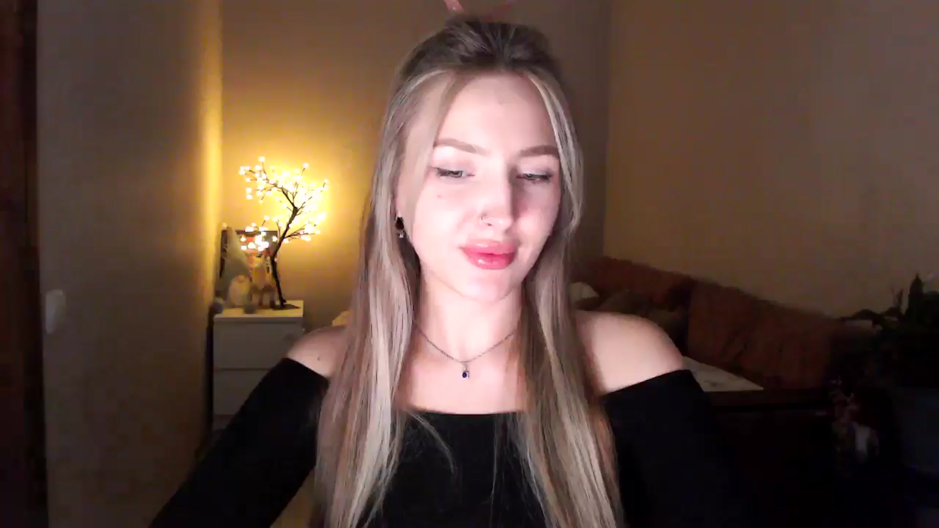 Gallery image thumbnail from My_Diana's myfreecams stream on, 04/16/2025, 21:37 image 9 of 20