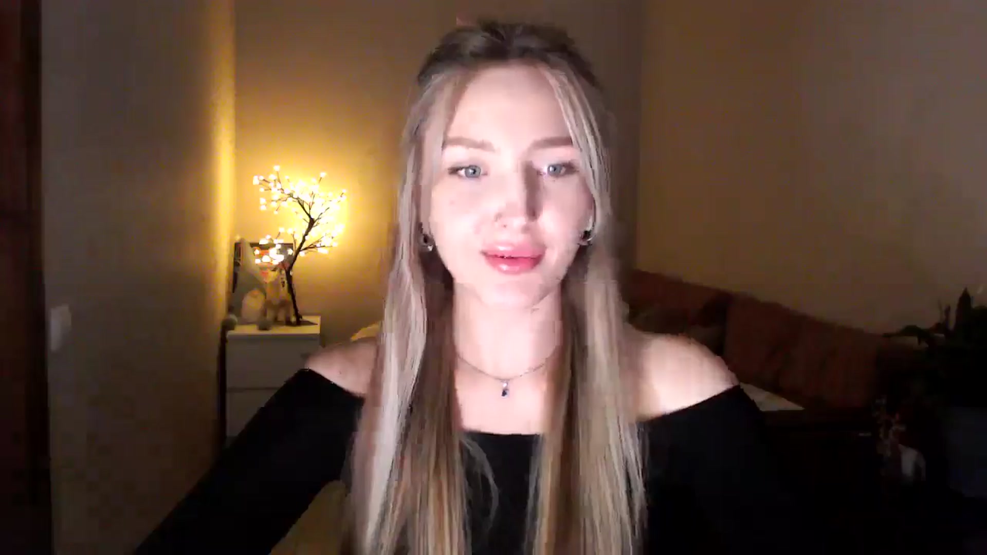 Gallery image thumbnail from My_Diana's myfreecams stream on, 04/16/2025, 21:37 image 3 of 20