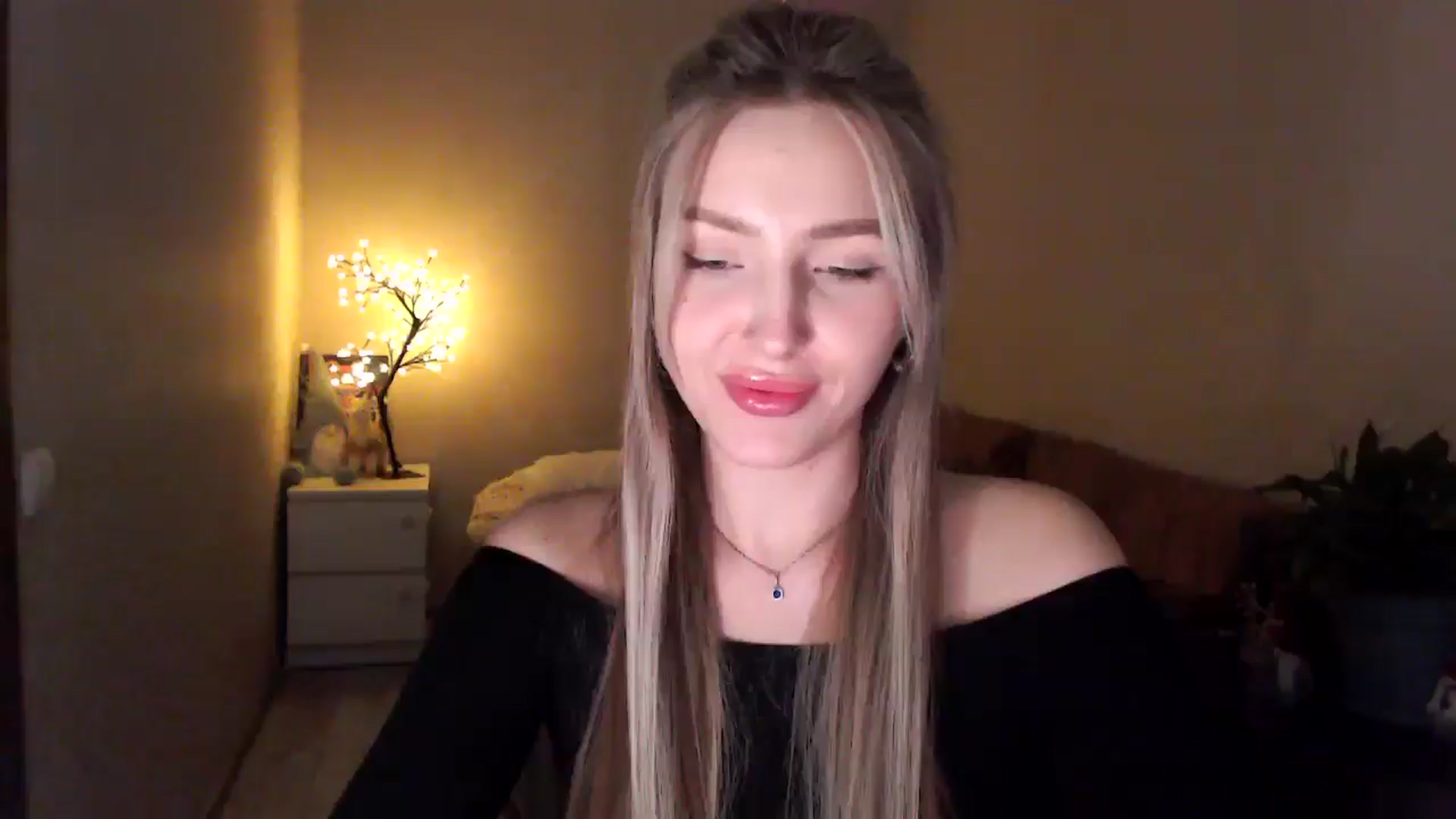 Gallery image thumbnail from My_Diana's myfreecams stream on, 04/16/2025, 21:37 image 12 of 20