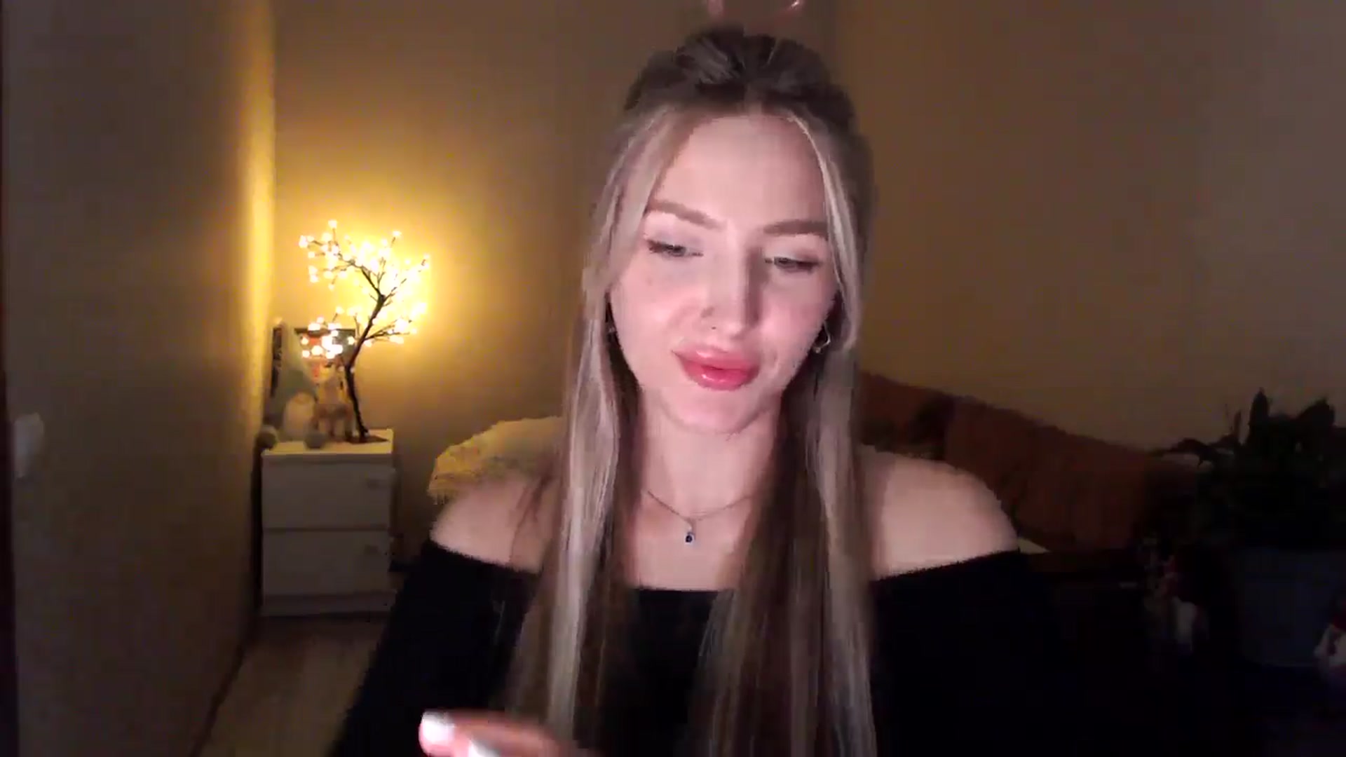 Gallery image thumbnail from My_Diana's myfreecams stream on, 04/16/2025, 21:37 image 14 of 20