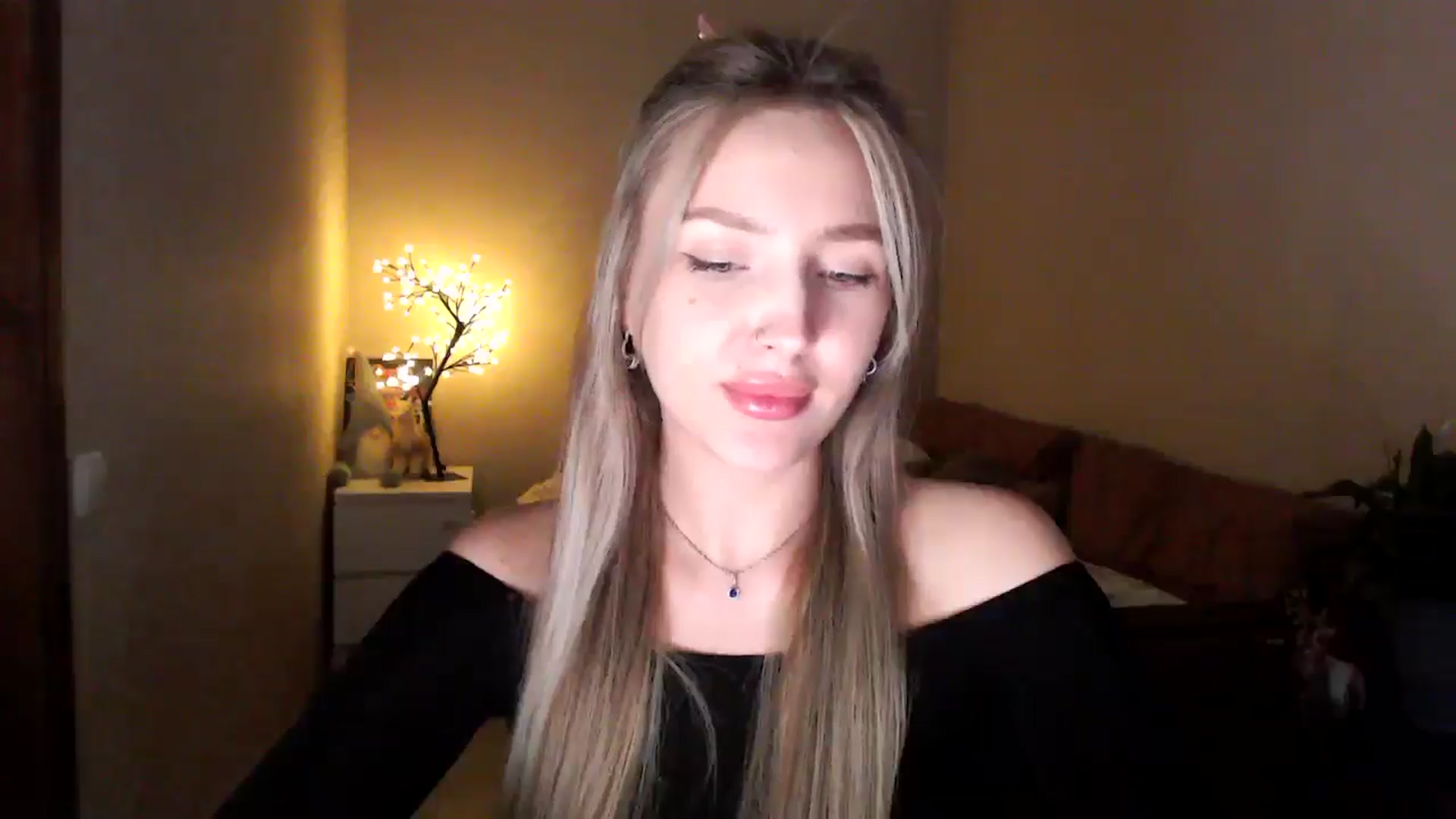 Gallery image thumbnail from My_Diana's myfreecams stream on, 04/16/2025, 21:37 image 2 of 20