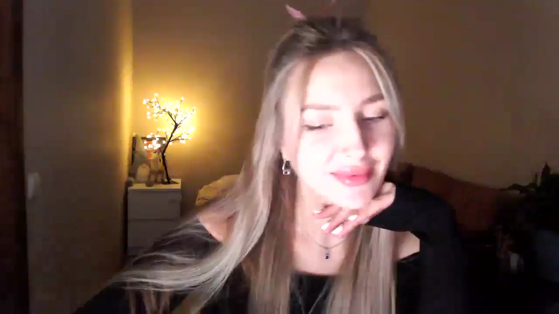 Gallery image thumbnail from My_Diana's myfreecams stream on, 04/16/2025, 21:37 image 6 of 20