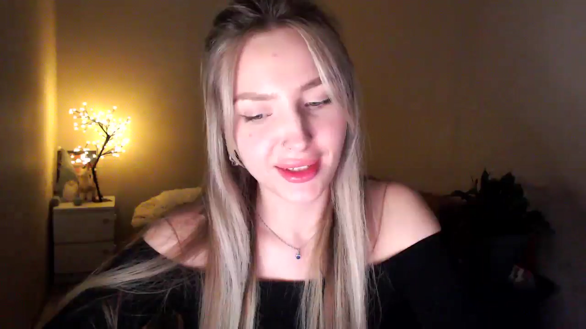 Gallery image thumbnail from My_Diana's myfreecams stream on, 04/16/2025, 22:35 image 12 of 20